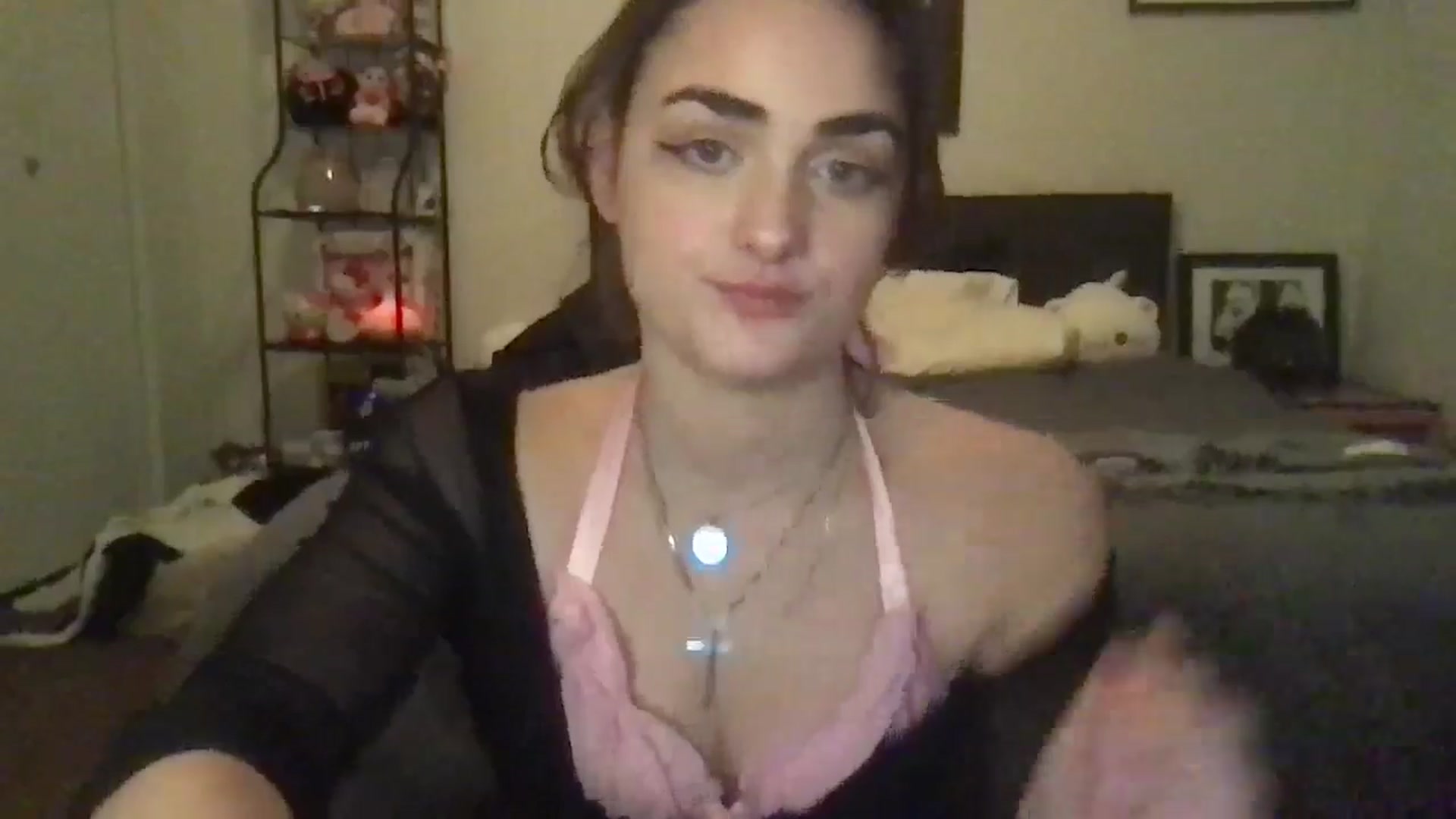 Gallery image thumbnail from angelpuppygrl's myfreecams stream on, 12/04/2024, 16:35 image 2 of 20