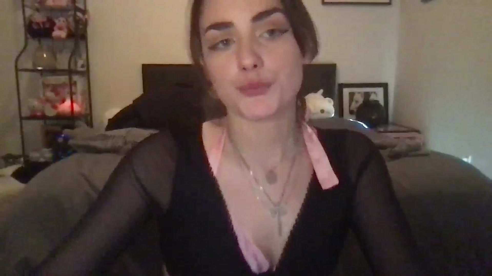 Gallery image thumbnail from angelpuppygrl's myfreecams stream on, 12/04/2024, 16:35 image 19 of 20