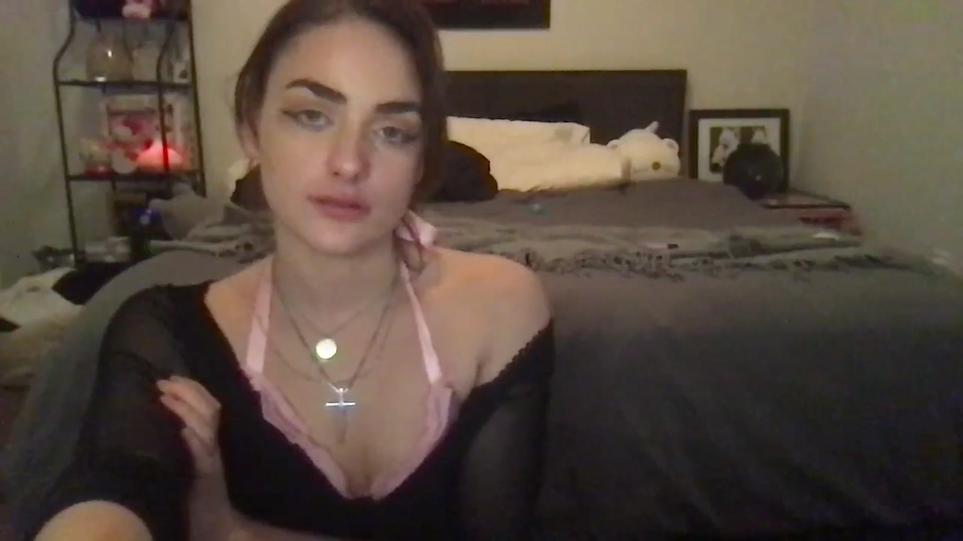 Gallery image thumbnail from angelpuppygrl's myfreecams stream on, 12/04/2024, 16:35 image 7 of 20