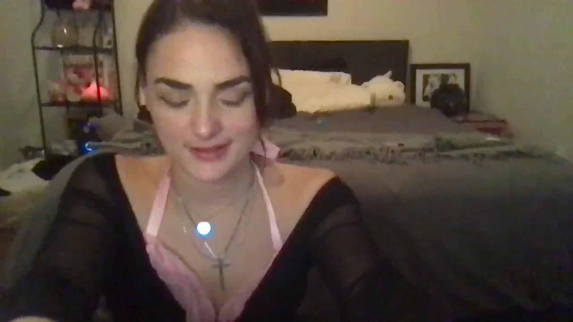 Gallery image thumbnail from angelpuppygrl's myfreecams stream on, 12/04/2024, 16:35 image 6 of 20