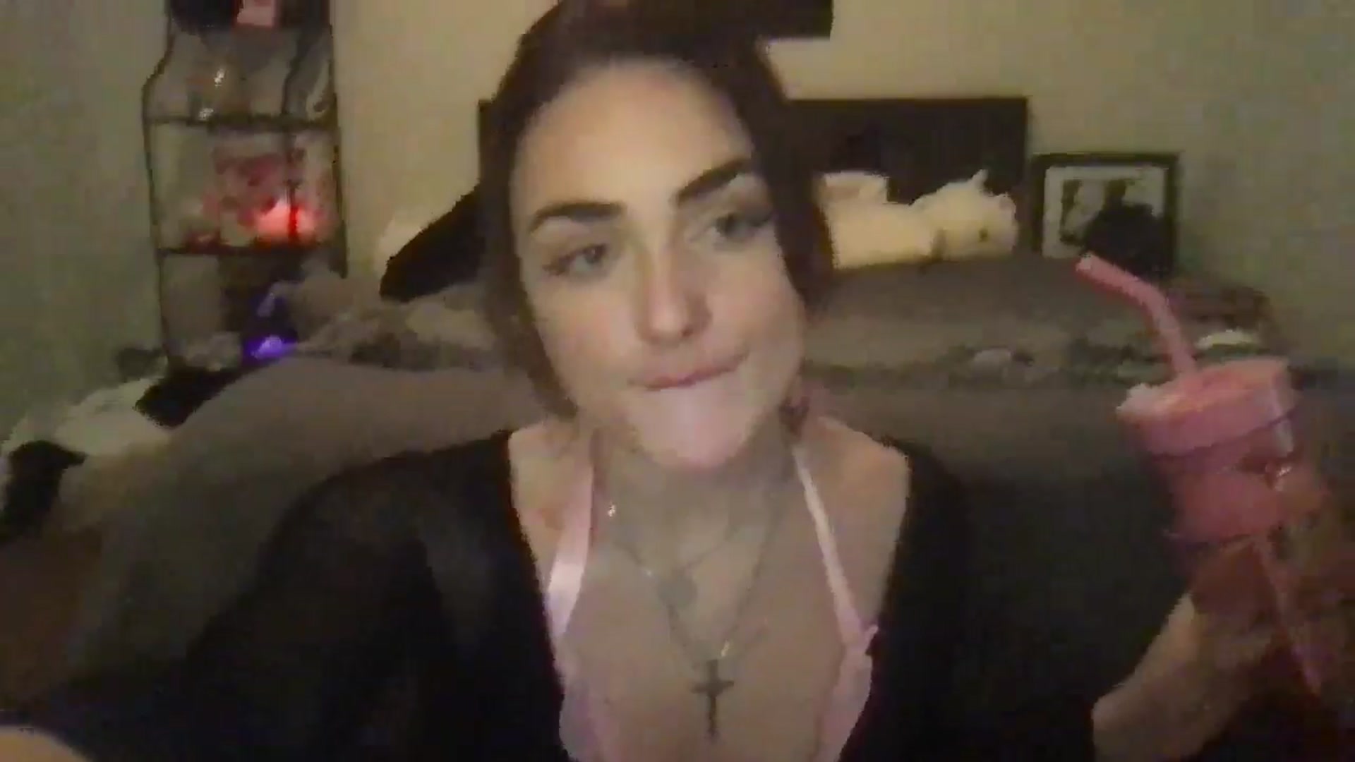 Gallery image thumbnail from angelpuppygrl's myfreecams stream on, 12/04/2024, 16:35 image 3 of 20