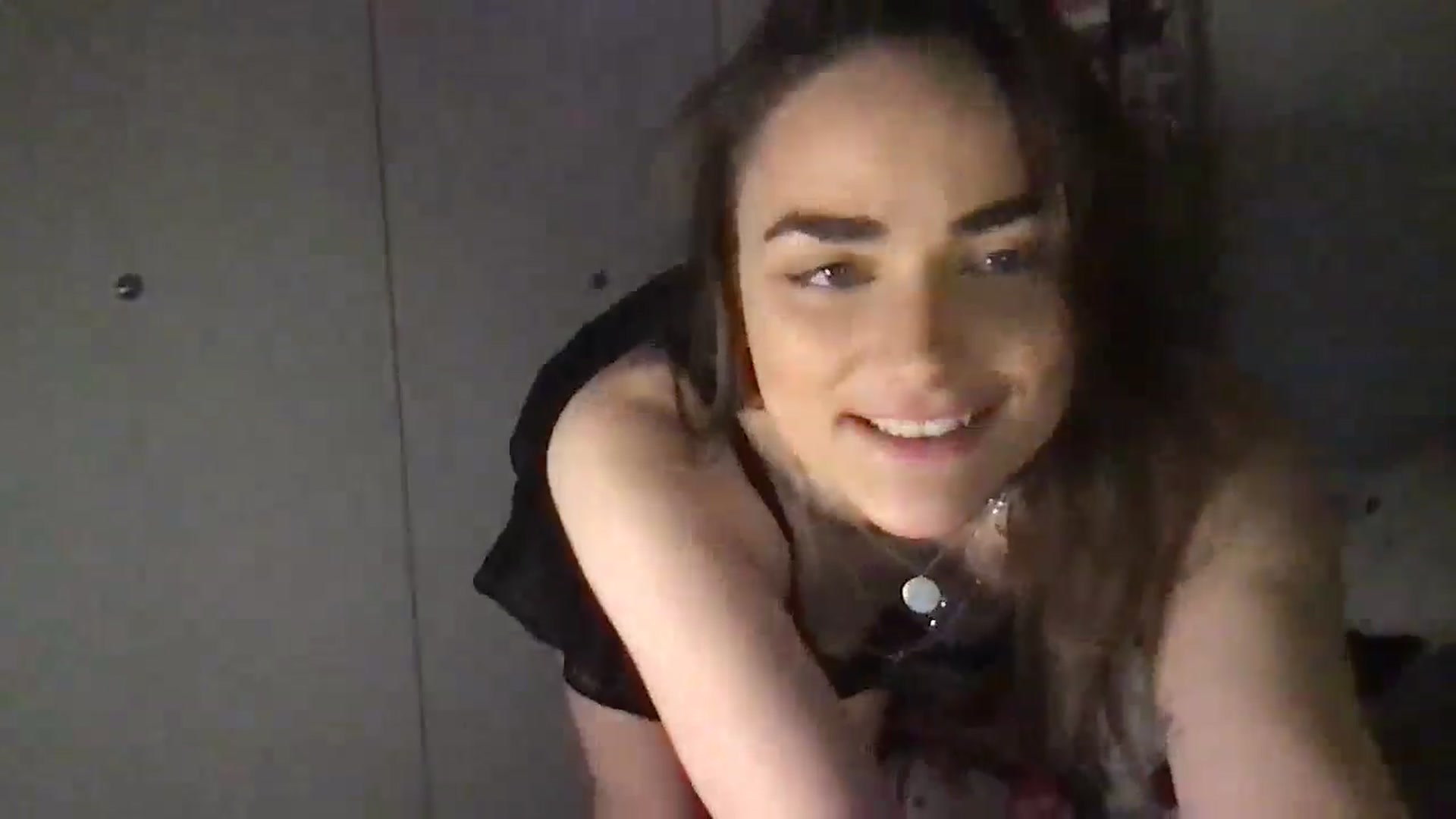 Gallery image thumbnail from angelpuppygrl's myfreecams stream on, 12/22/2024, 14:24 image 17 of 20