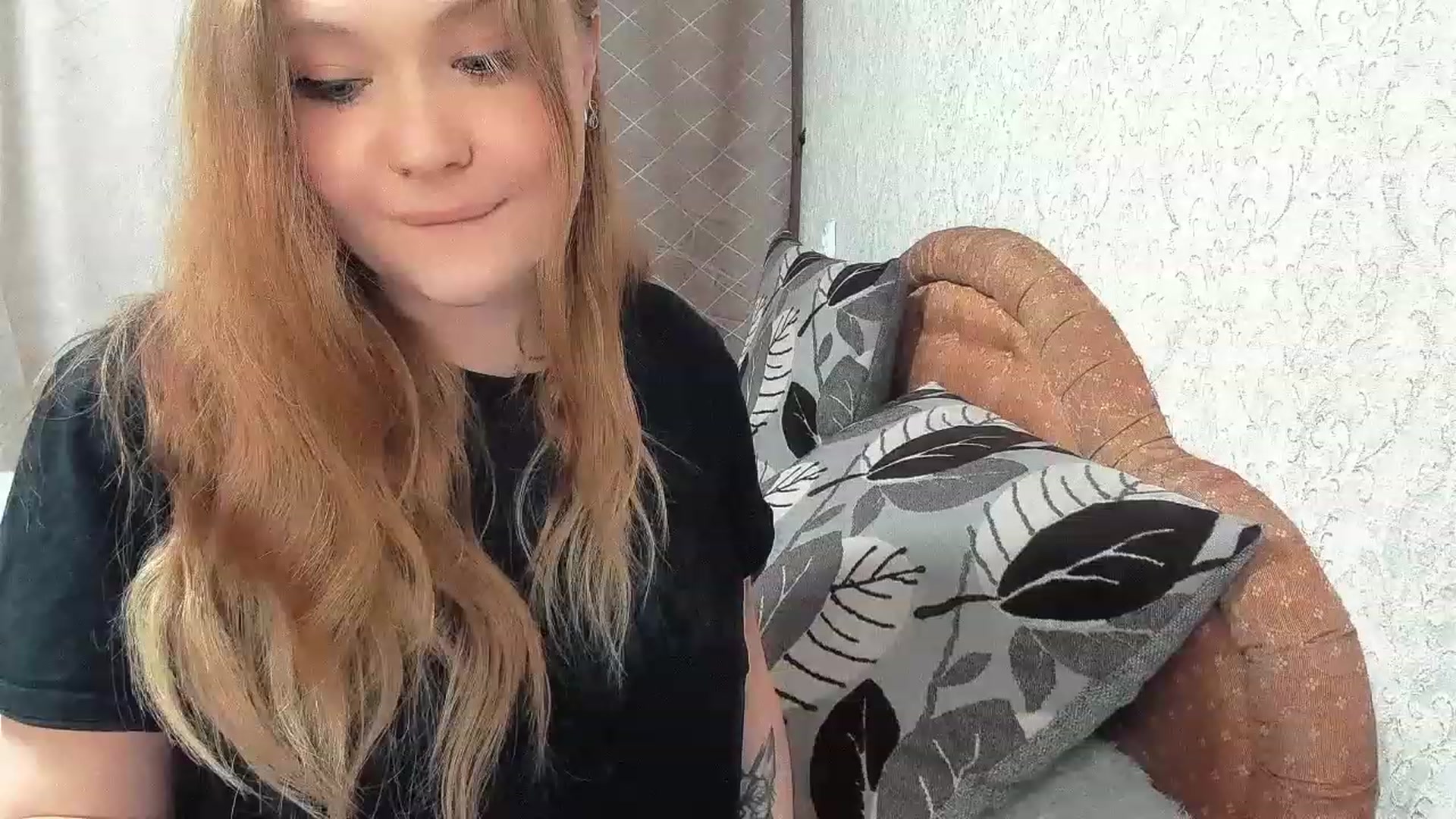 Gallery image thumbnail from angelskiss_'s myfreecams stream on, 12/20/2022, 20:56 image 3 of 20
