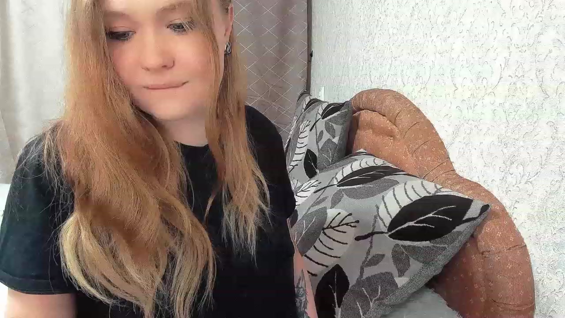 Gallery image thumbnail from angelskiss_'s myfreecams stream on, 12/20/2022, 20:56 image 2 of 20
