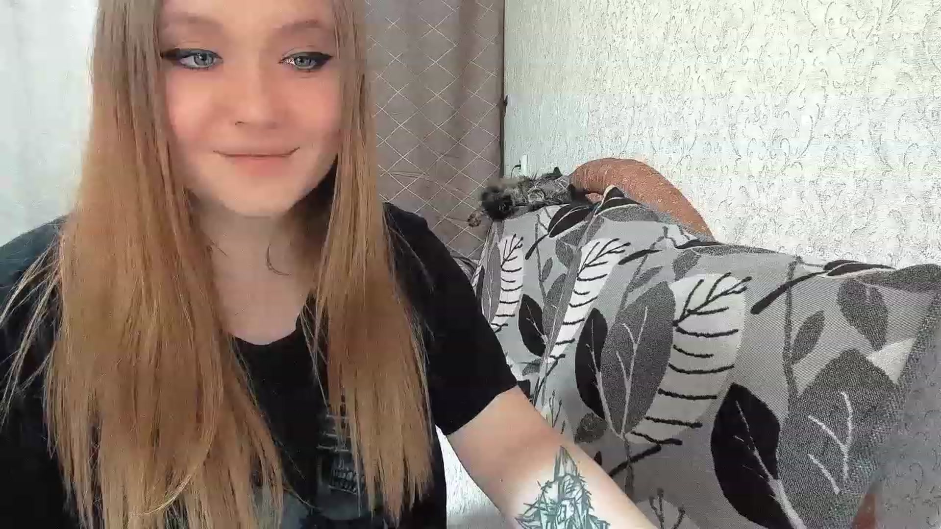 Gallery image thumbnail from angelskiss_'s myfreecams stream on, 12/25/2022, 22:23 image 12 of 20