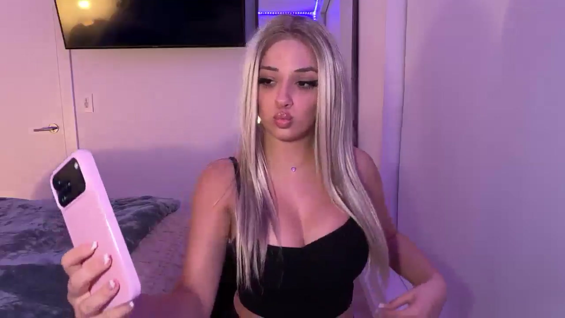 Gallery image thumbnail from angelxcookie's myfreecams stream on, 01/06/2026, 06:55 image 11 of 20