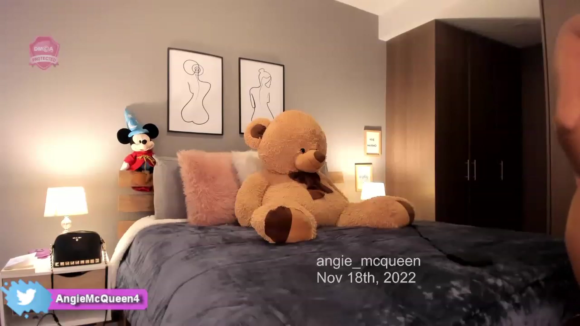 Gallery image thumbnail from angie_mcqueen's myfreecams stream on, 11/18/2022, 20:52 image 20 of 20