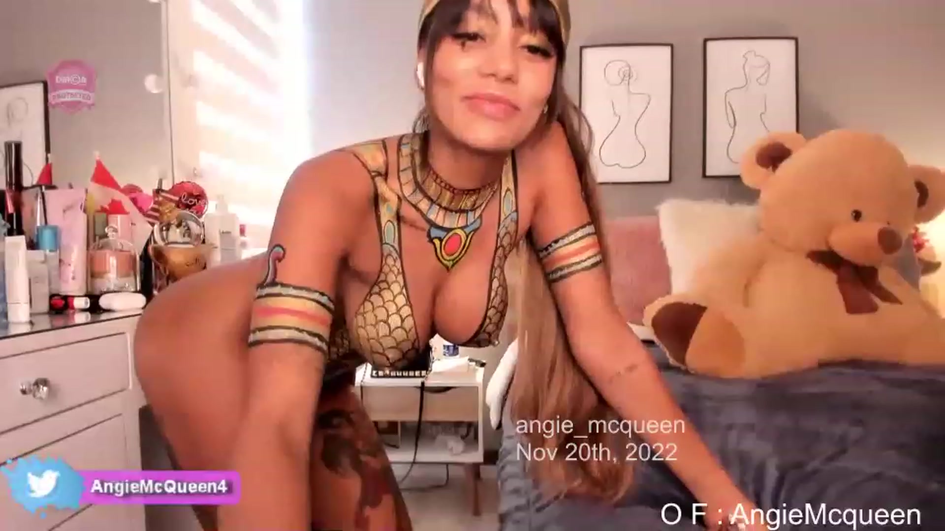 Gallery image thumbnail from angie_mcqueen's myfreecams stream on, 11/20/2022, 16:48 image 16 of 20