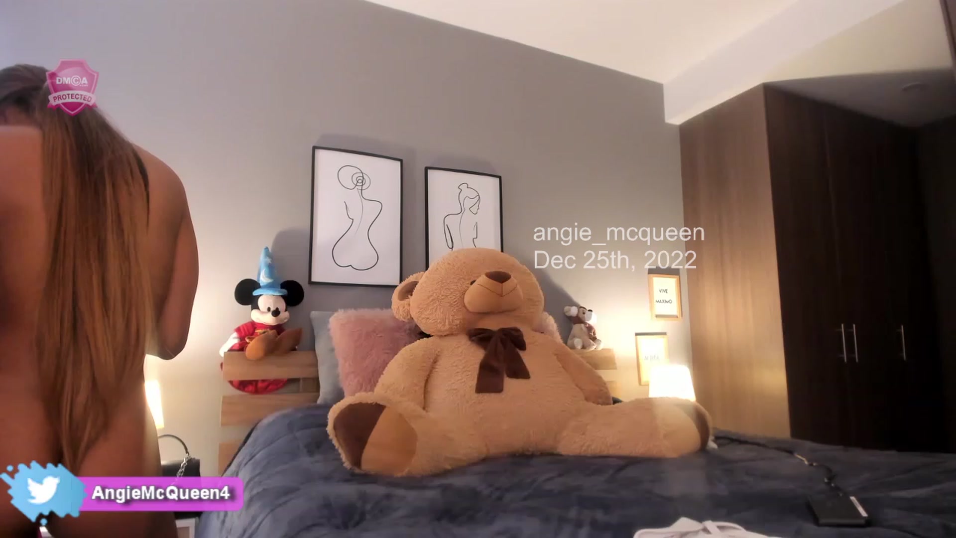 Gallery image thumbnail from angie_mcqueen's myfreecams stream on, 12/25/2022, 18:19 image 6 of 20