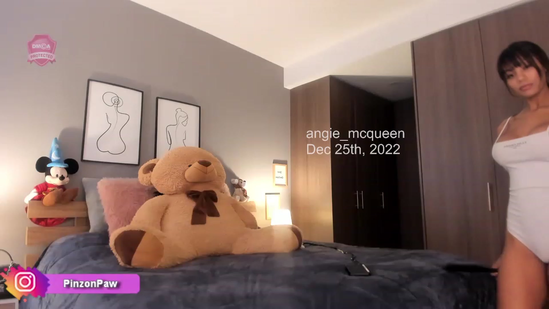 Gallery image thumbnail from angie_mcqueen's myfreecams stream on, 12/25/2022, 18:19 image 10 of 20