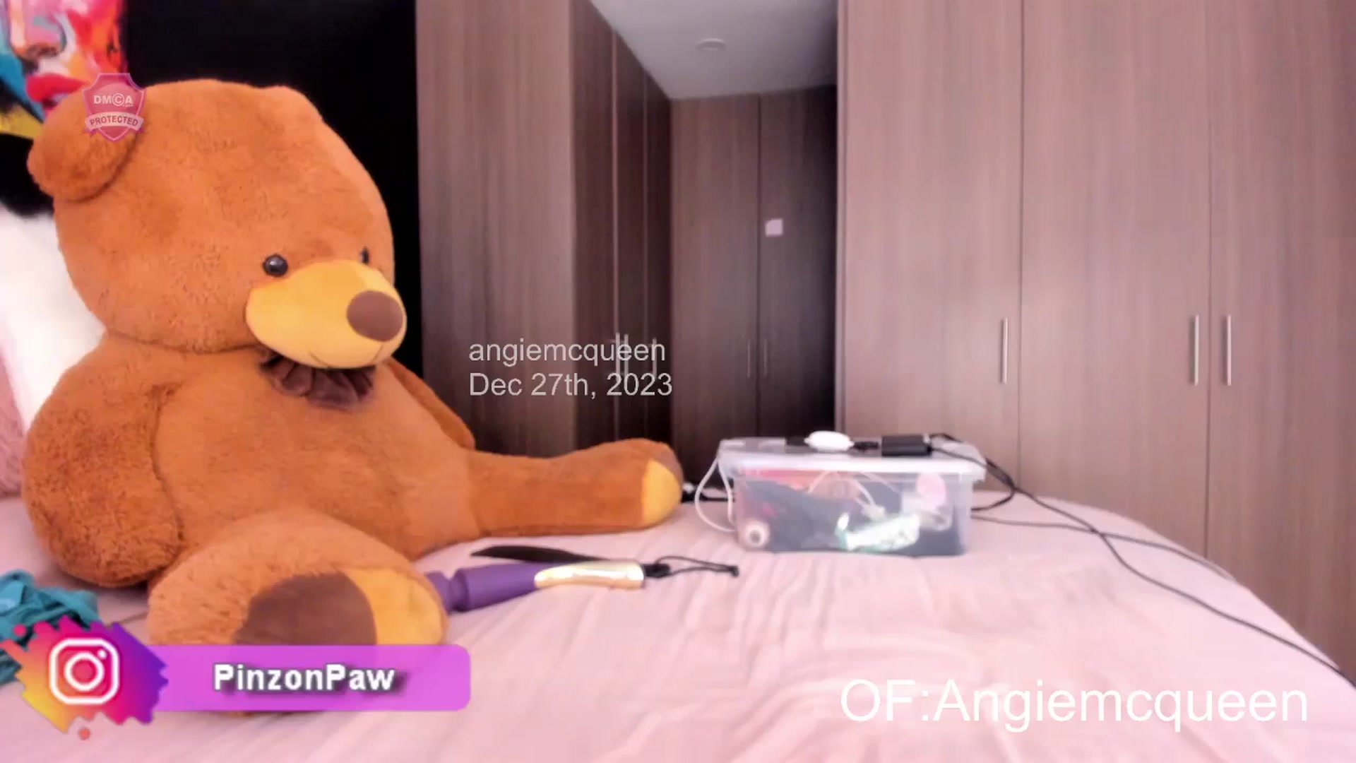 Gallery image thumbnail from angie_mcqueen's myfreecams stream on, 12/27/2023, 19:20 image 18 of 20