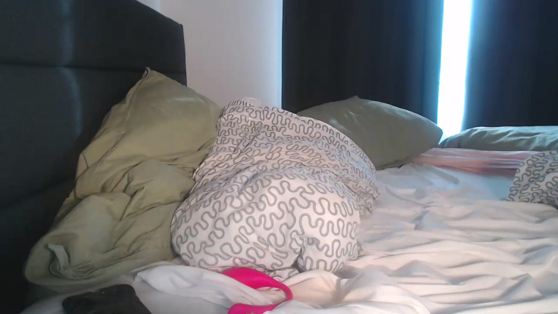 Gallery image thumbnail from annabisoux's myfreecams stream on, 04/19/2026, 22:35 image 8 of 20