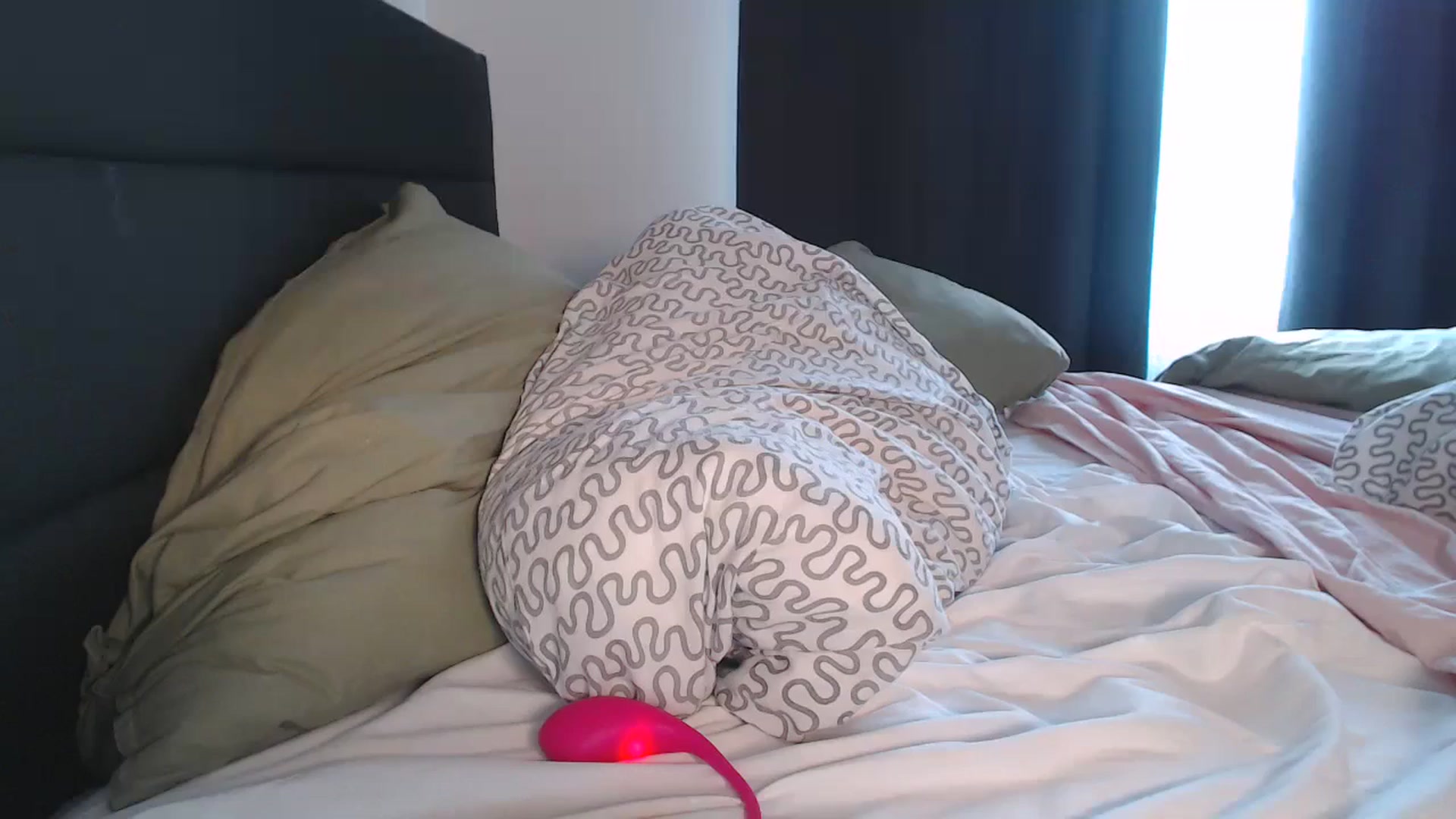 Gallery image thumbnail from annabisoux's myfreecams stream on, 04/21/2026, 19:25 image 15 of 20