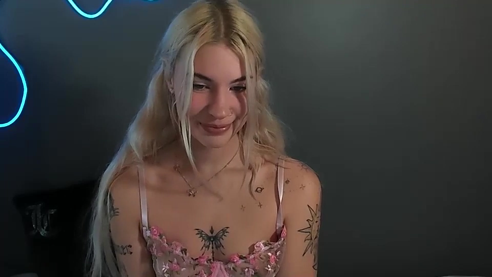 Gallery image thumbnail from annieangel18's myfreecams stream on, 01/15/2025, 17:17 image 18 of 20