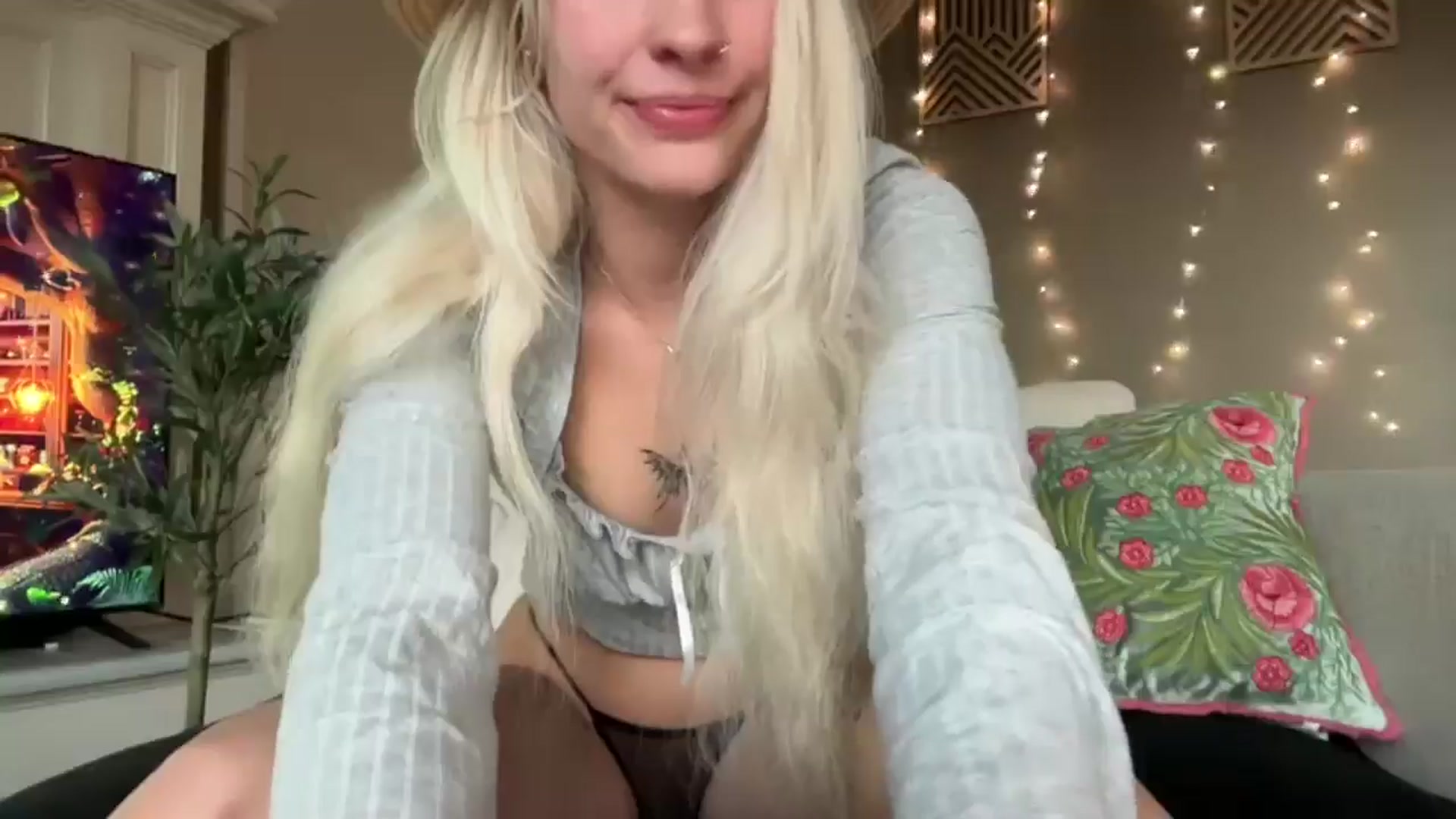 Gallery image thumbnail from annieangel18's myfreecams stream on, 02/28/2025, 24:11 image 14 of 20