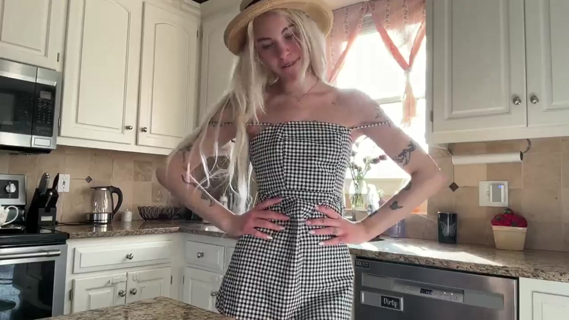 Gallery image thumbnail from annieangel18's myfreecams stream on, 02/28/2025, 22:34 image 4 of 20
