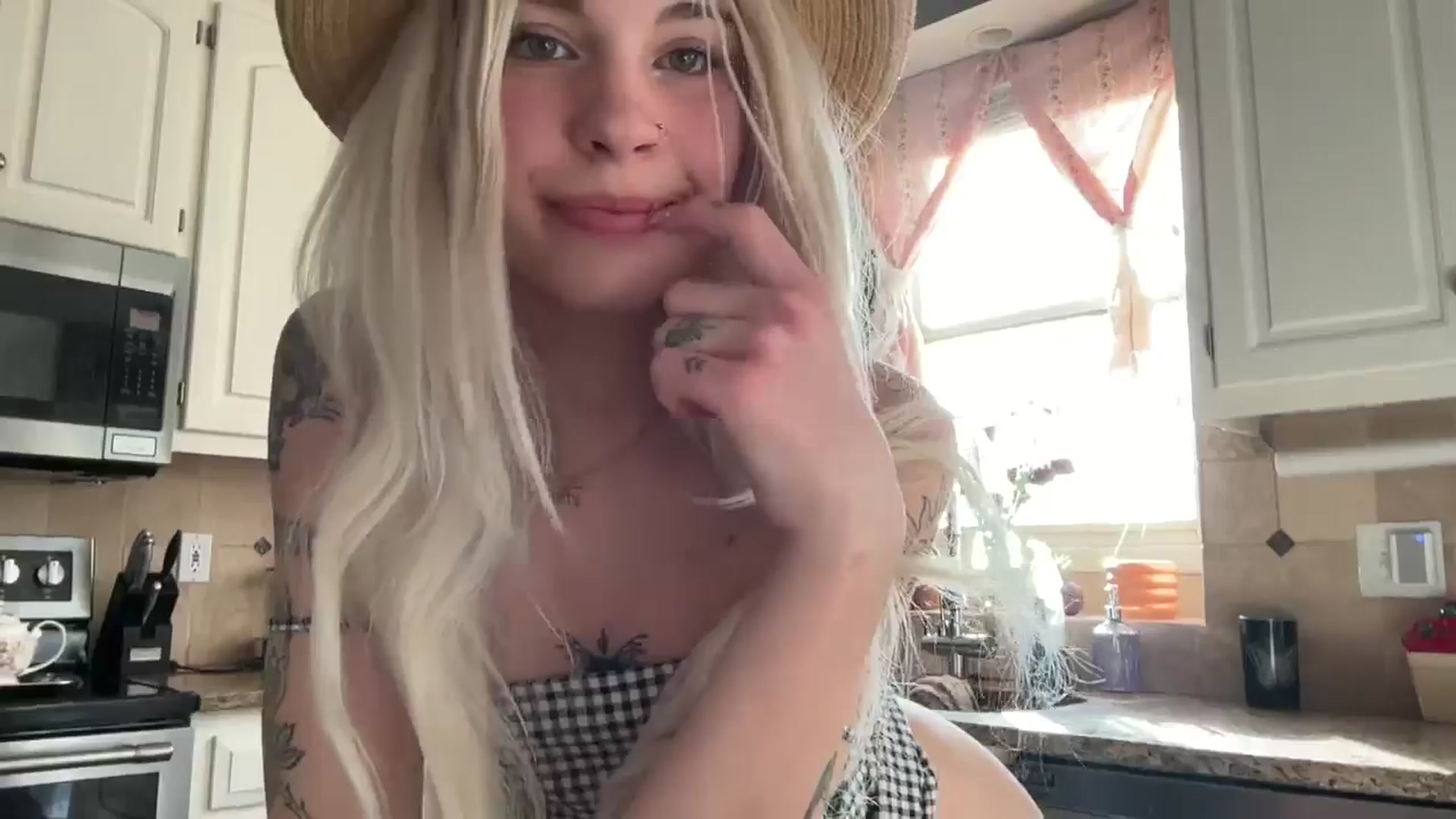 Gallery image thumbnail from annieangel18's myfreecams stream on, 02/28/2025, 22:34 image 10 of 20