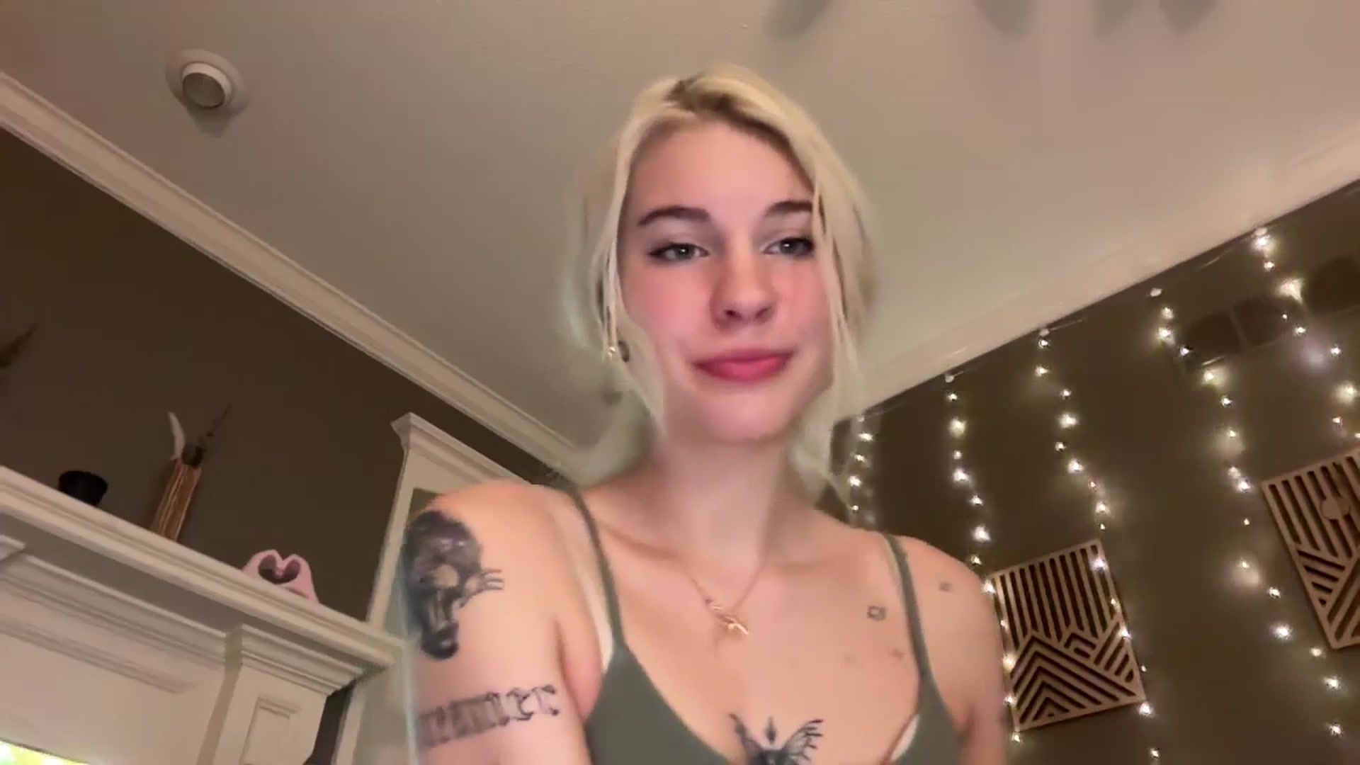 Gallery image thumbnail from annieangel18's myfreecams stream on, 03/01/2025, 02:09 image 2 of 20