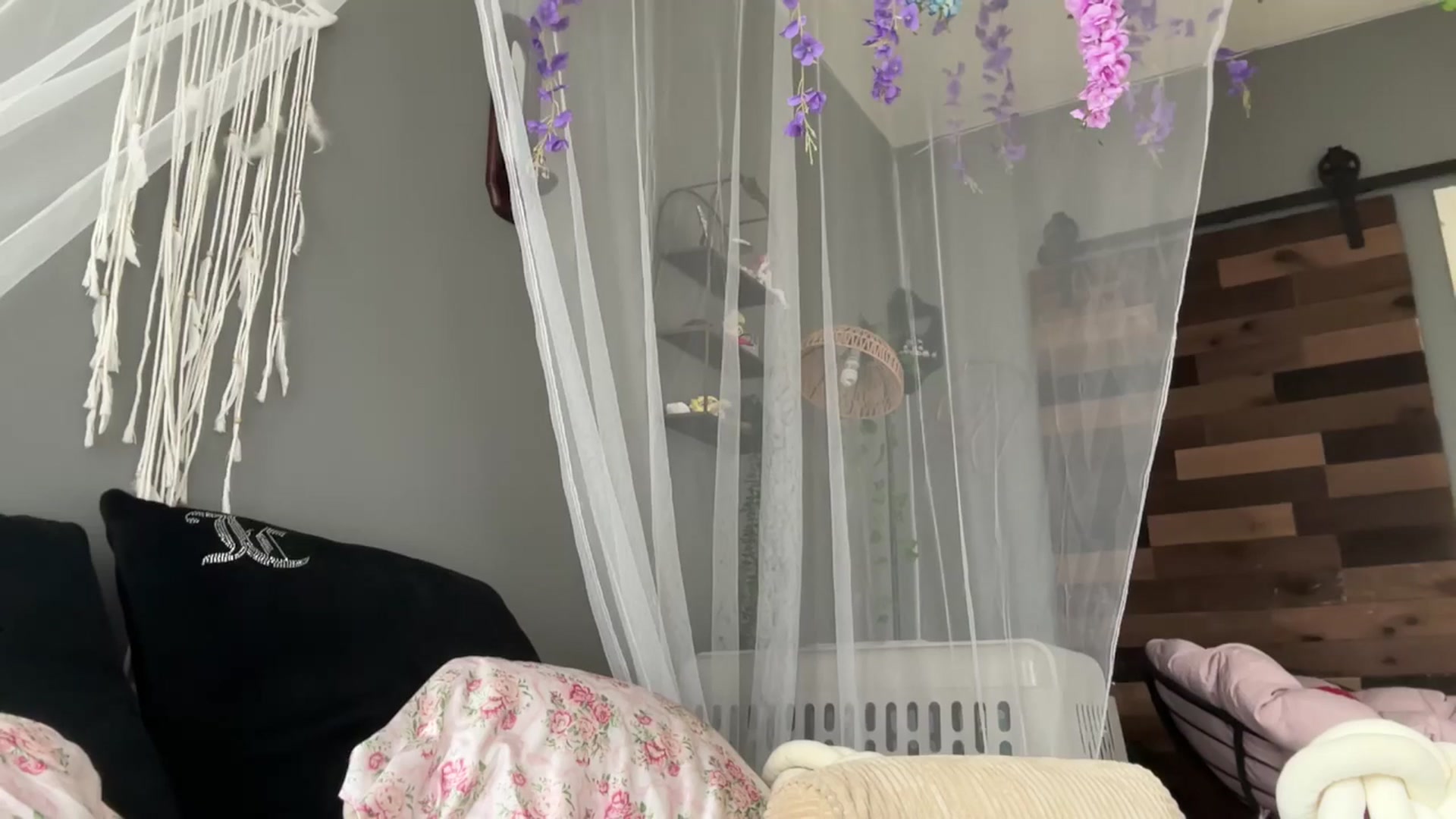 Gallery image thumbnail from annieangel18's myfreecams stream on, 03/27/2025, 17:52 image 18 of 20