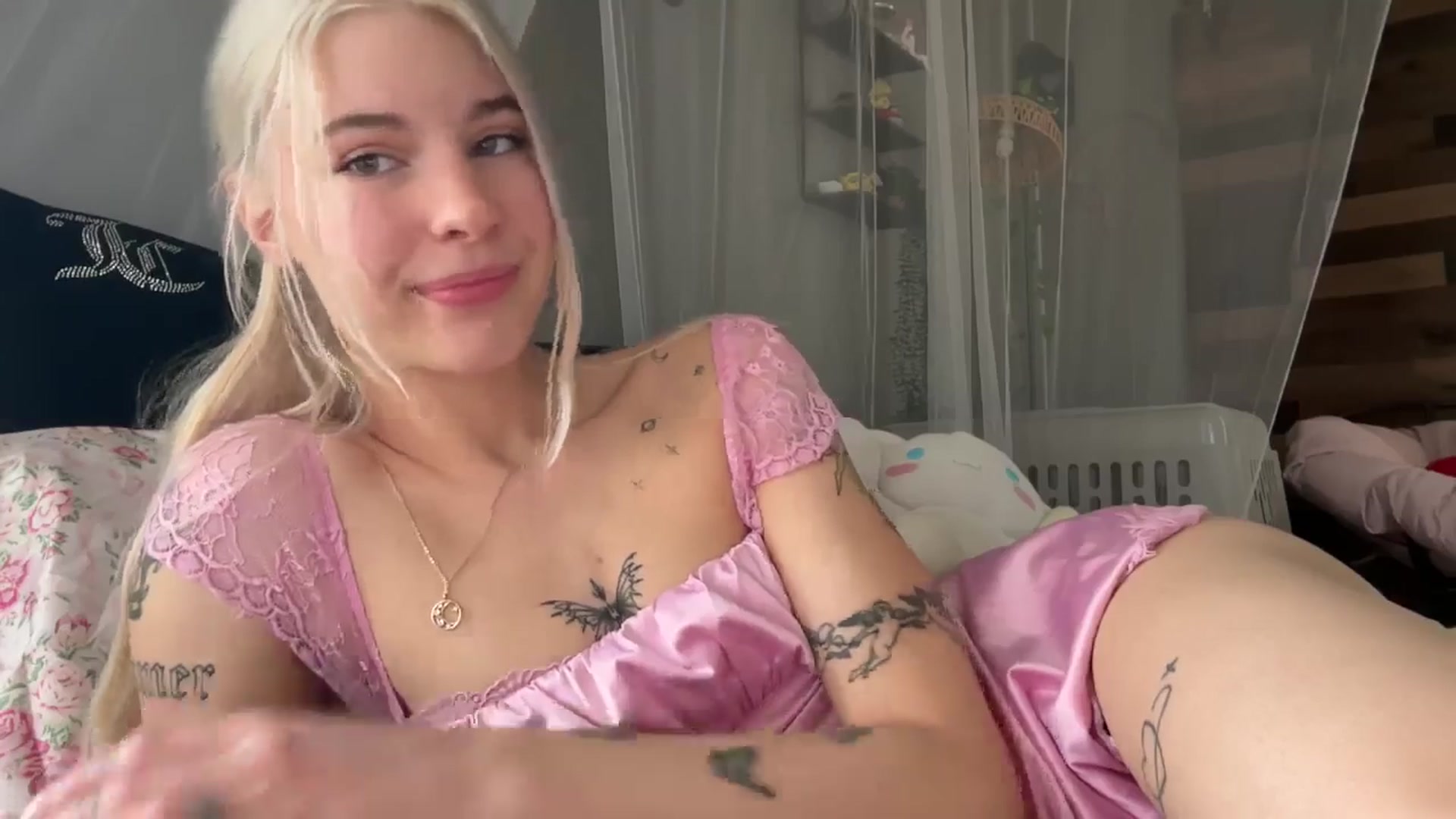 Gallery image thumbnail from annieangel18's myfreecams stream on, 03/31/2025, 17:44 image 3 of 20