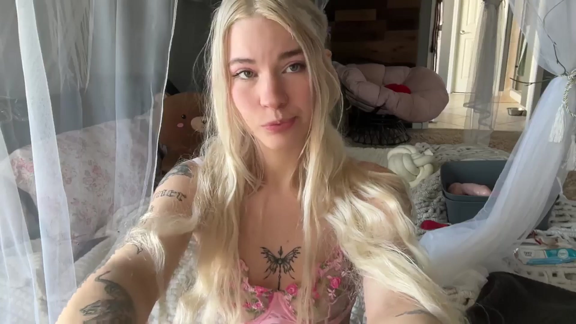 Gallery image thumbnail from annieangel18's myfreecams stream on, 04/07/2025, 17:07 image 4 of 20