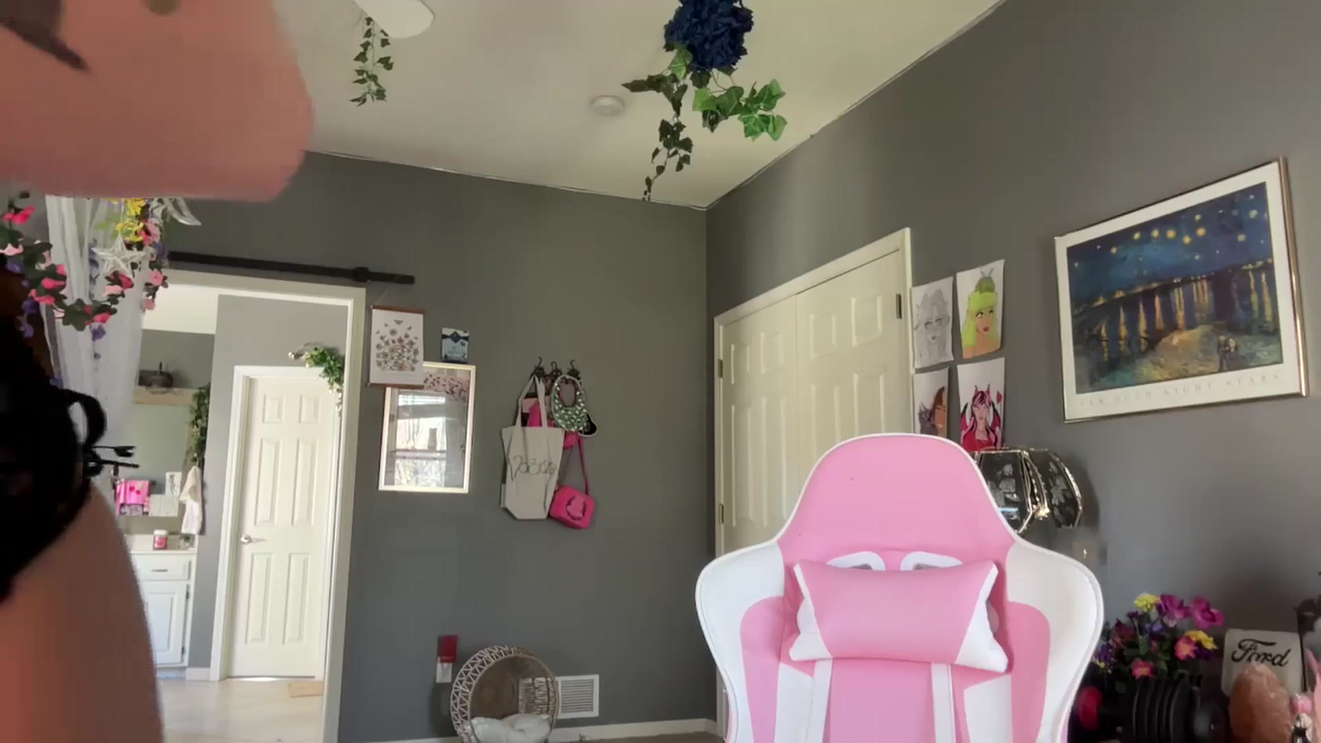 Gallery image thumbnail from annieangel18's myfreecams stream on, 04/10/2025, 16:07 image 3 of 20