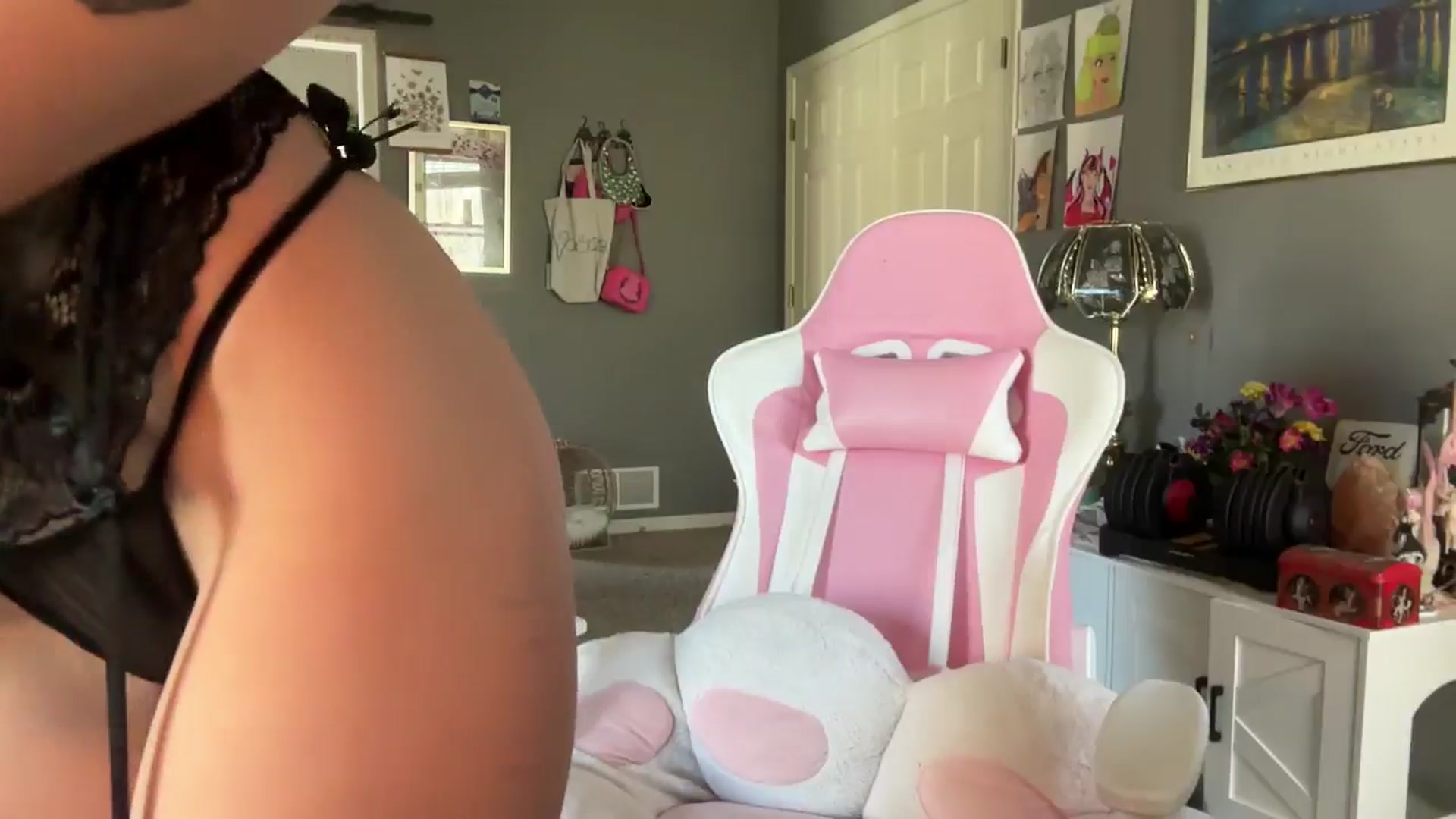 Gallery image thumbnail from annieangel18's myfreecams stream on, 04/10/2025, 16:07 image 19 of 20