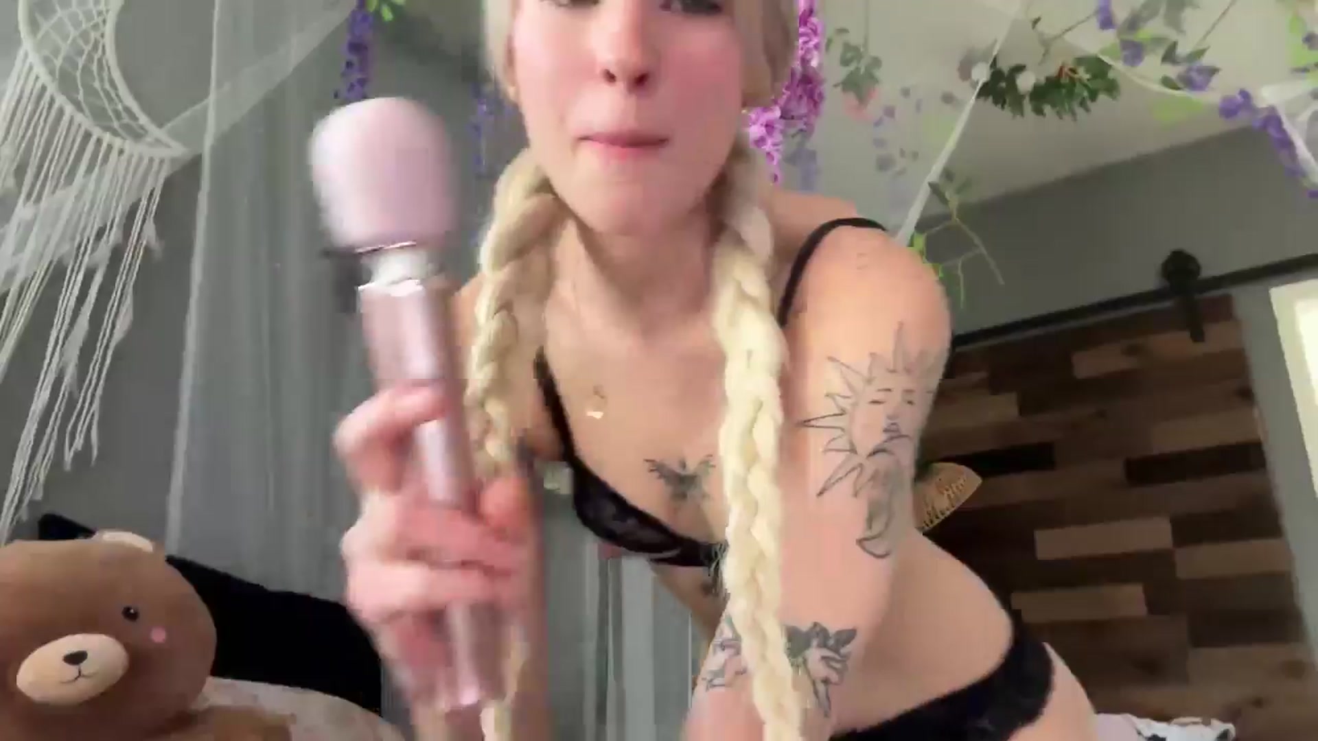 Gallery image thumbnail from annieangel18's myfreecams stream on, 04/11/2025, 16:23 image 3 of 20