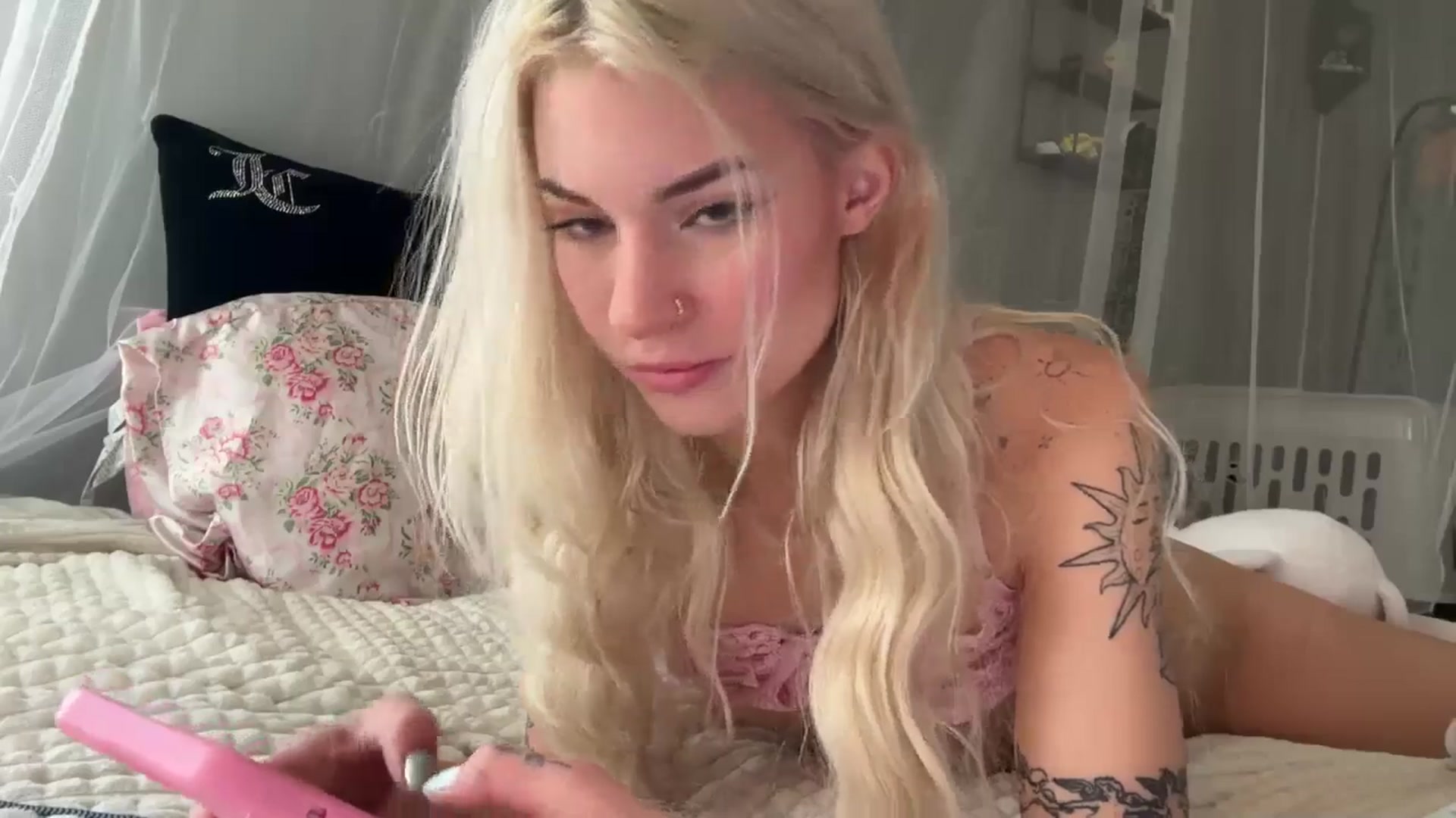 Gallery image thumbnail from annieangel18's myfreecams stream on, 04/17/2025, 16:36 image 17 of 20