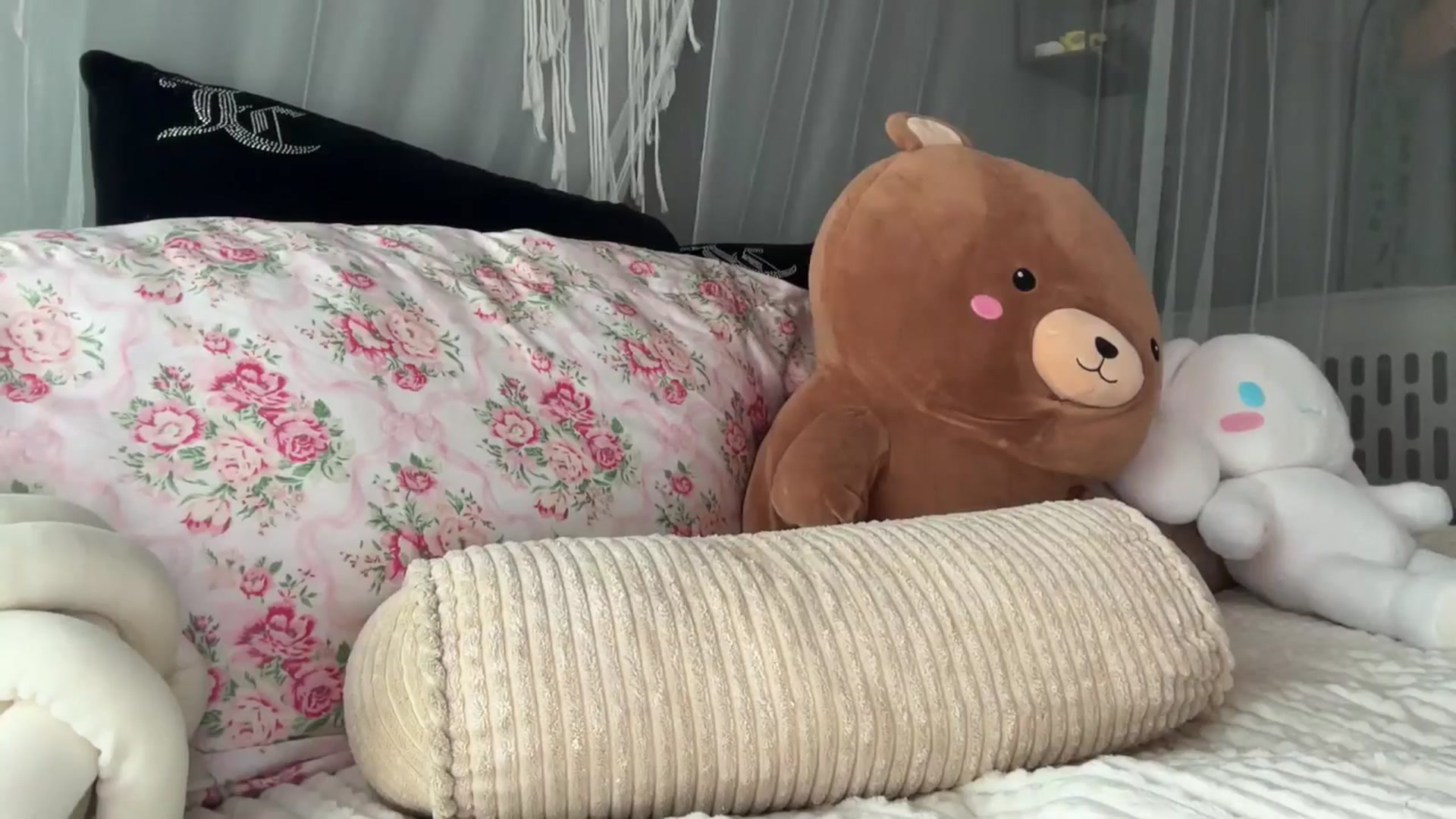 Gallery image thumbnail from annieangel18's myfreecams stream on, 04/23/2025, 15:31 image 18 of 20
