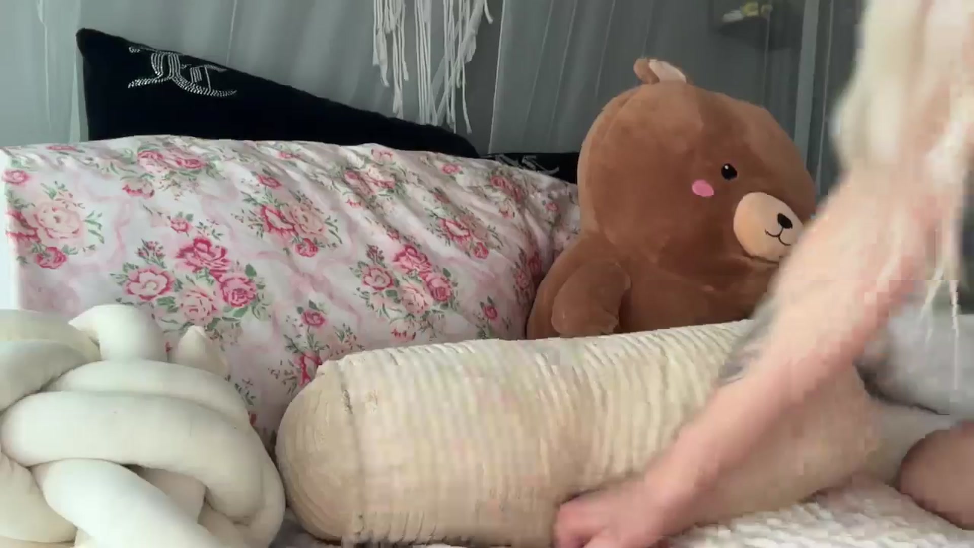 Gallery image thumbnail from annieangel18's myfreecams stream on, 04/23/2025, 15:31 image 15 of 20