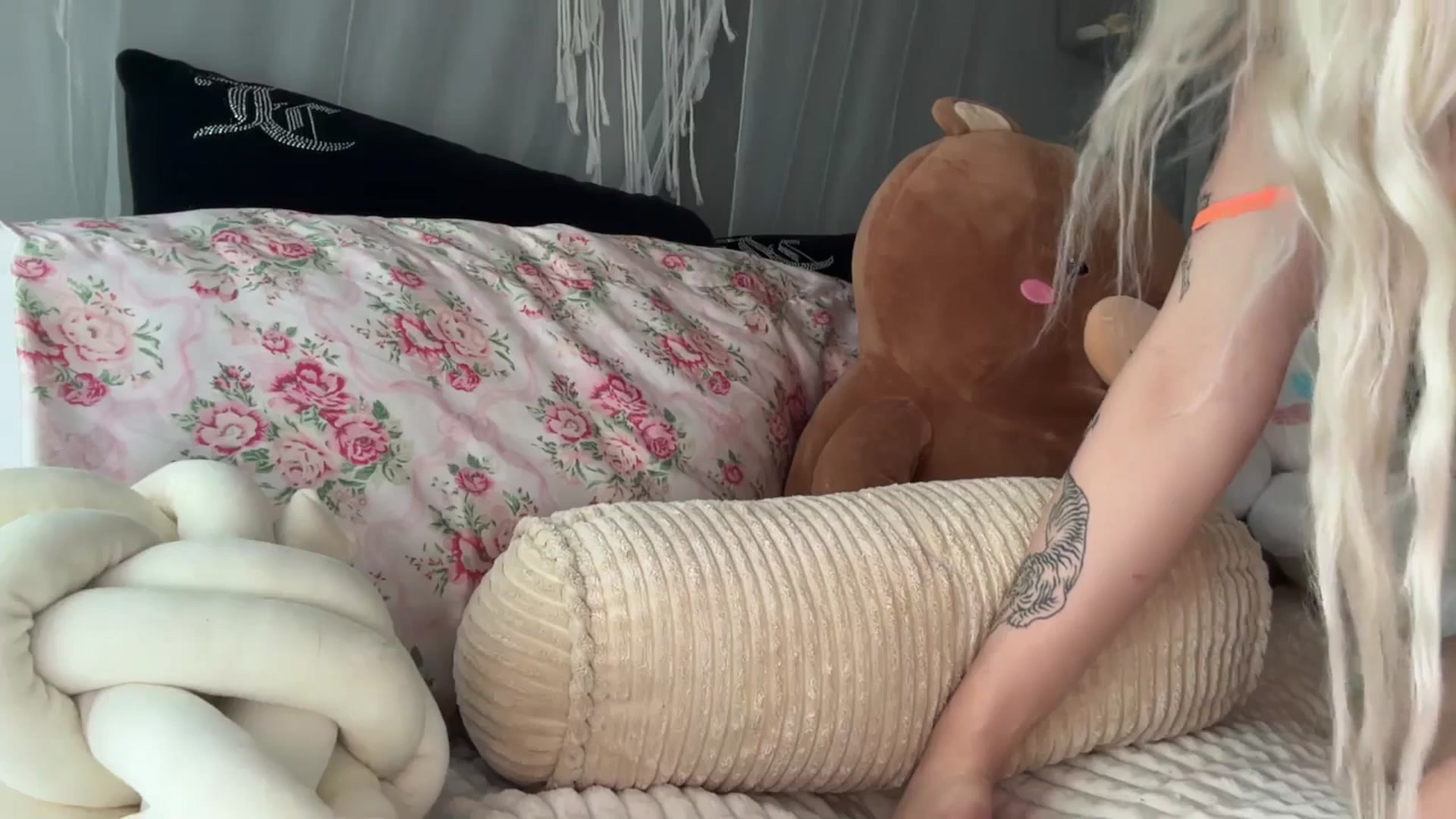 Gallery image thumbnail from annieangel18's myfreecams stream on, 04/23/2025, 15:31 image 14 of 20