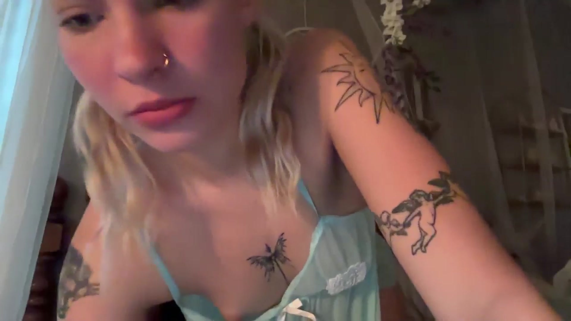 Gallery image thumbnail from annieangel18's myfreecams stream on, 06/03/2025, 17:07 image 14 of 20
