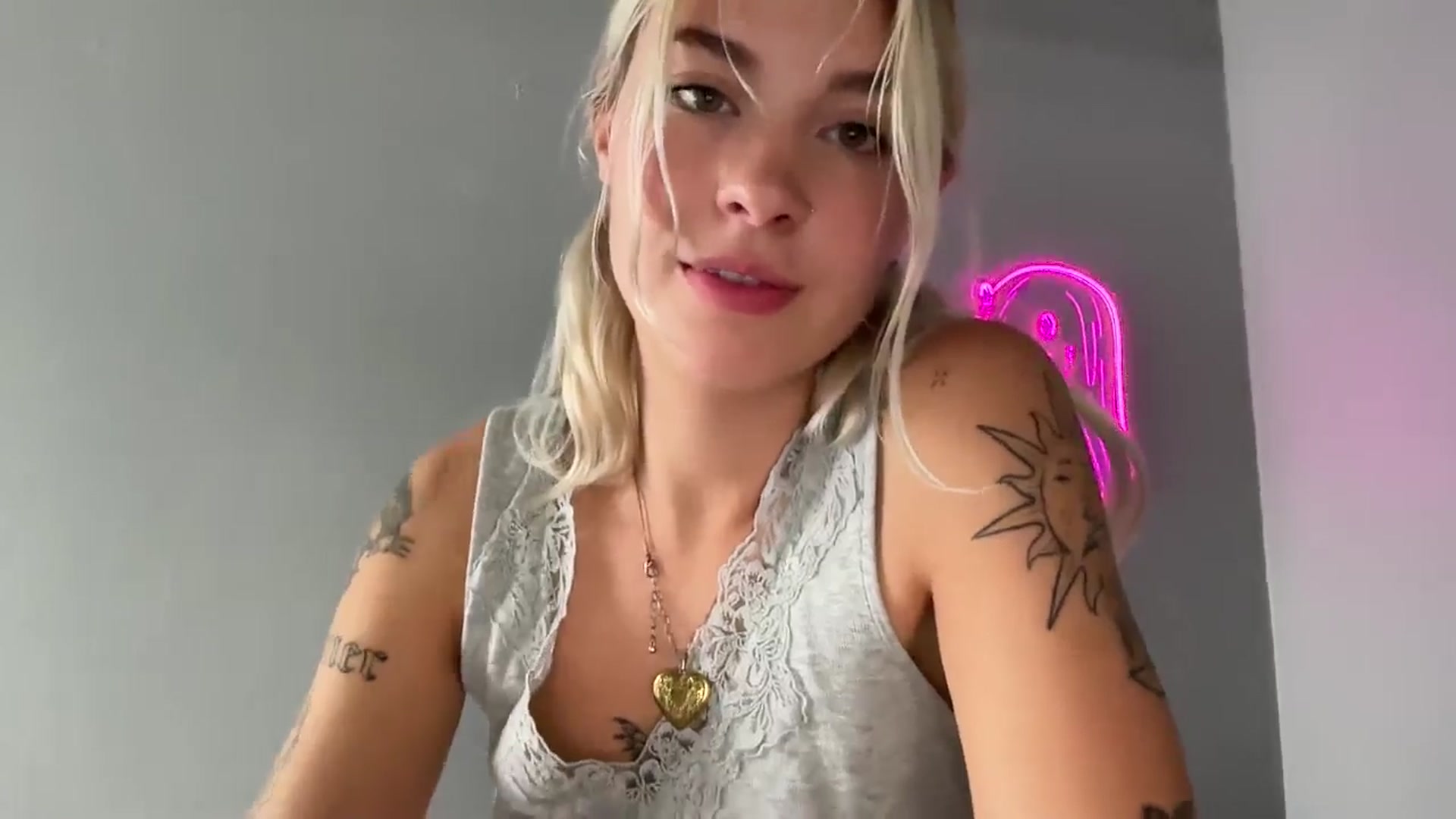 Gallery image thumbnail from annieangel18's myfreecams stream on, 07/25/2025, 17:11 image 12 of 20
