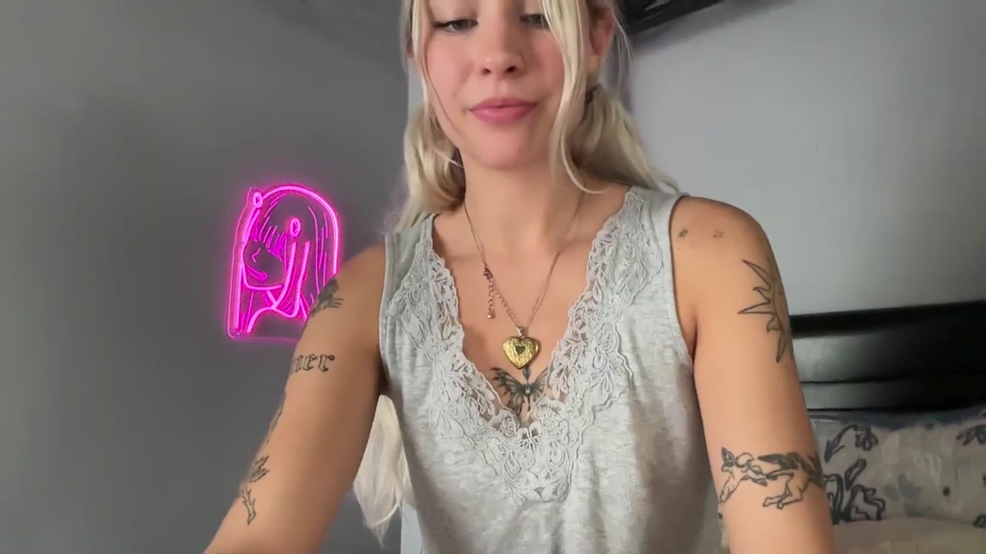 Gallery image thumbnail from annieangel18's myfreecams stream on, 07/25/2025, 17:11 image 17 of 20