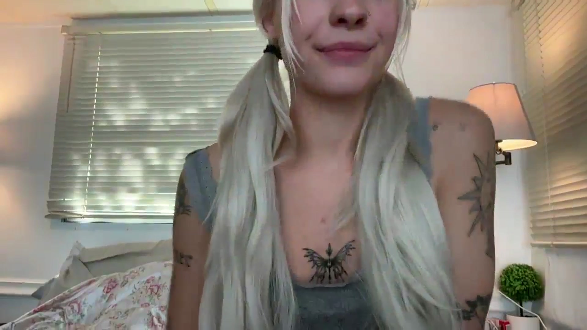 Gallery image thumbnail from annieangel18's myfreecams stream on, 08/14/2025, 20:44 image 4 of 20