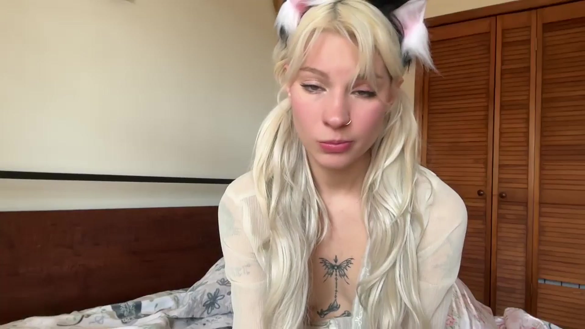 Gallery image thumbnail from annieangel18's myfreecams stream on, 11/12/2025, 17:10 image 3 of 20