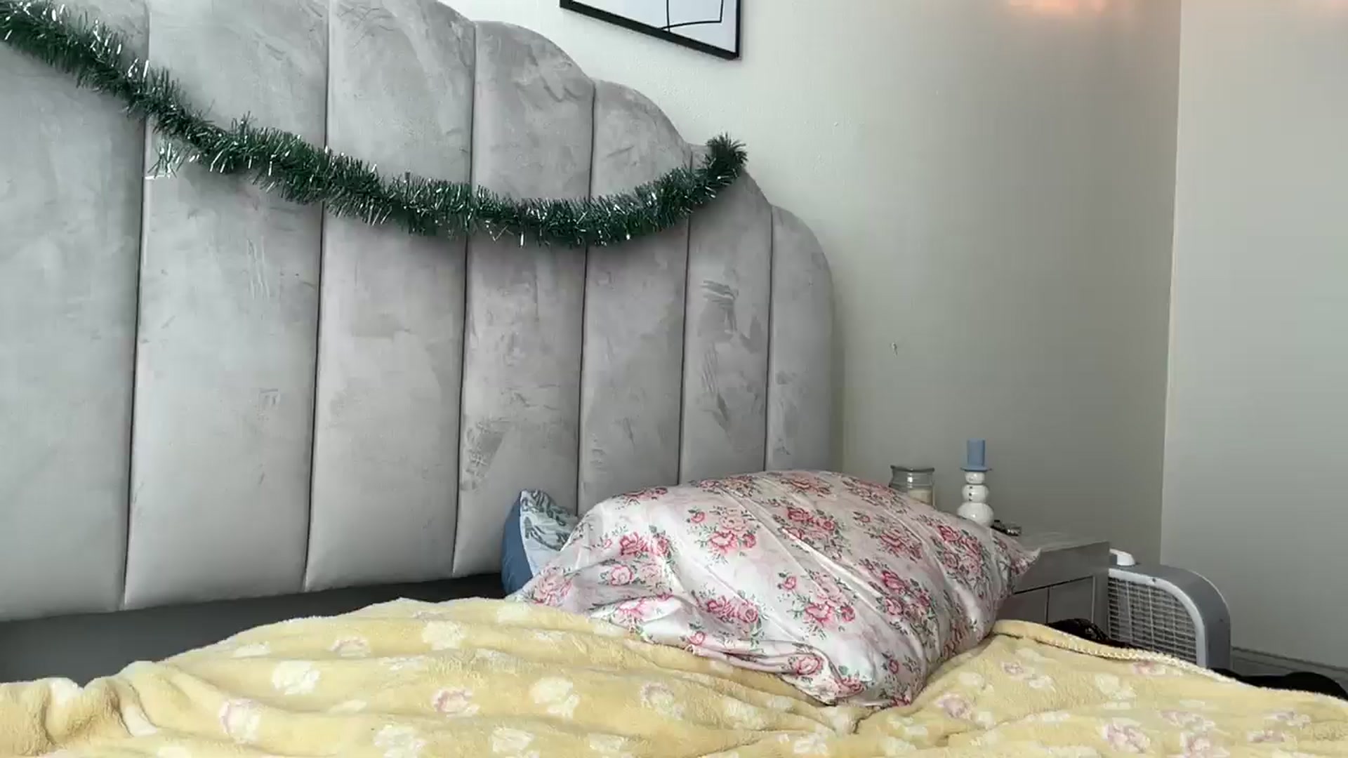 Gallery image thumbnail from annieangel18's myfreecams stream on, 11/22/2025, 20:43 image 13 of 20