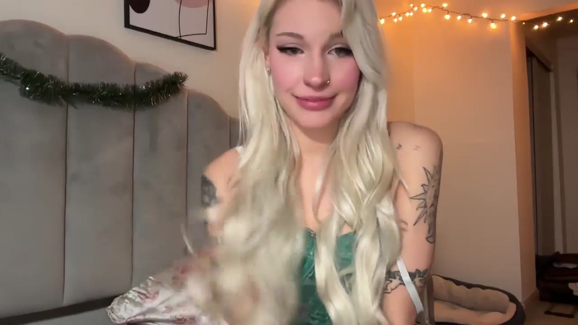 Gallery image thumbnail from annieangel18's myfreecams stream on, 12/01/2025, 23:03 image 11 of 20