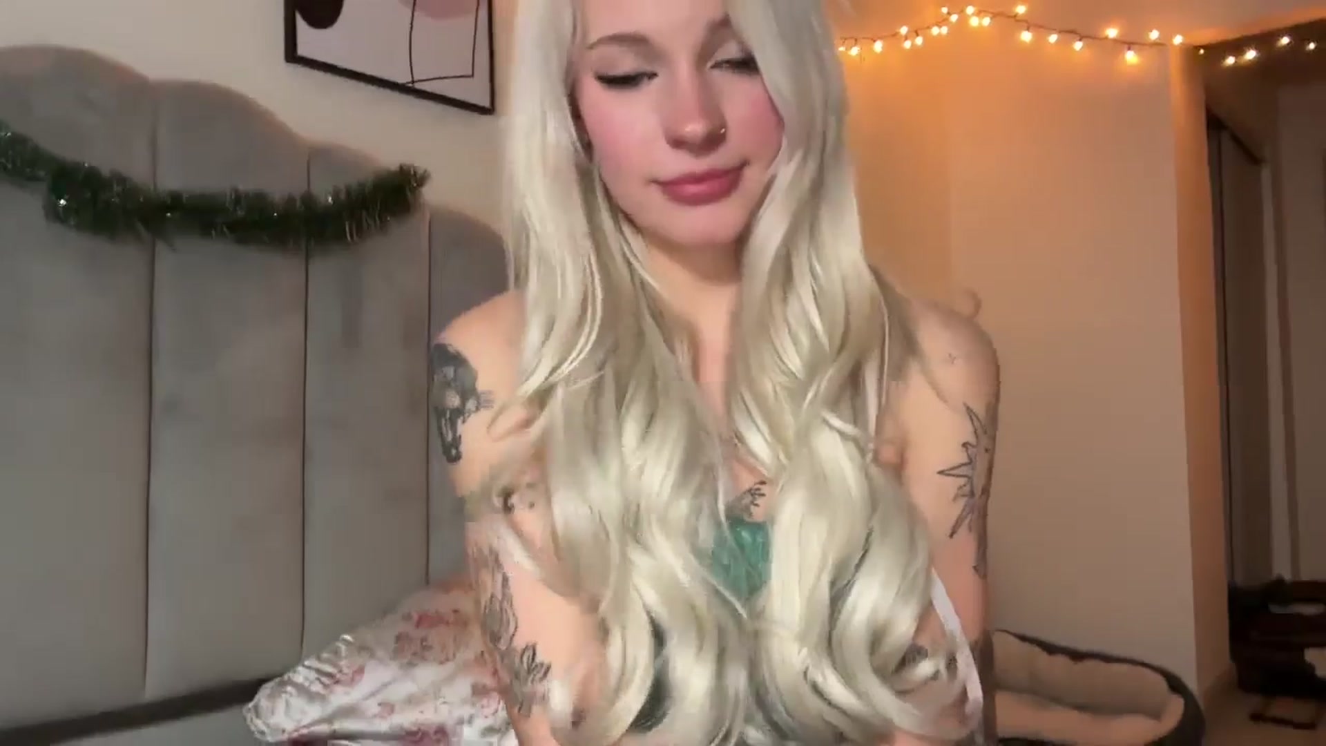 Gallery image thumbnail from annieangel18's myfreecams stream on, 12/01/2025, 23:03 image 9 of 20
