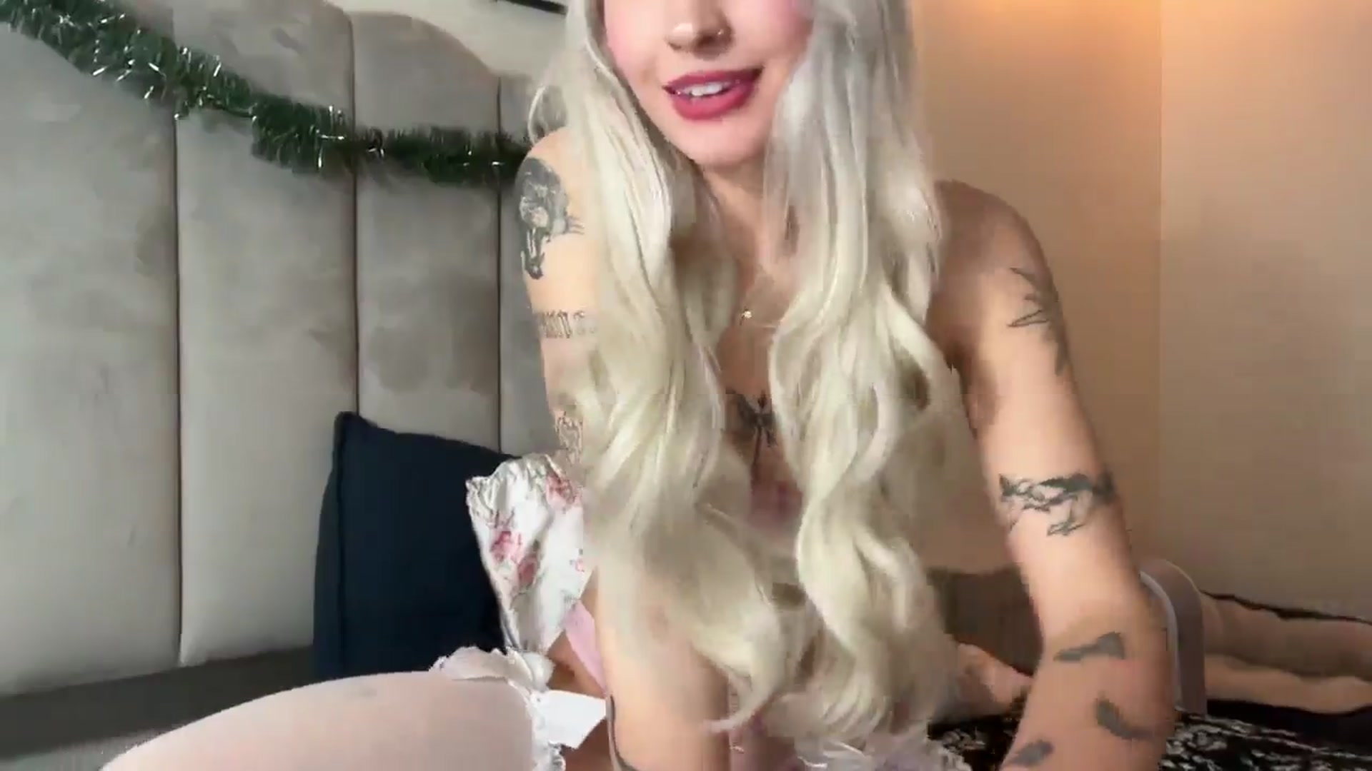 Gallery image thumbnail from annieangel18's myfreecams stream on, 12/03/2025, 20:27 image 15 of 20