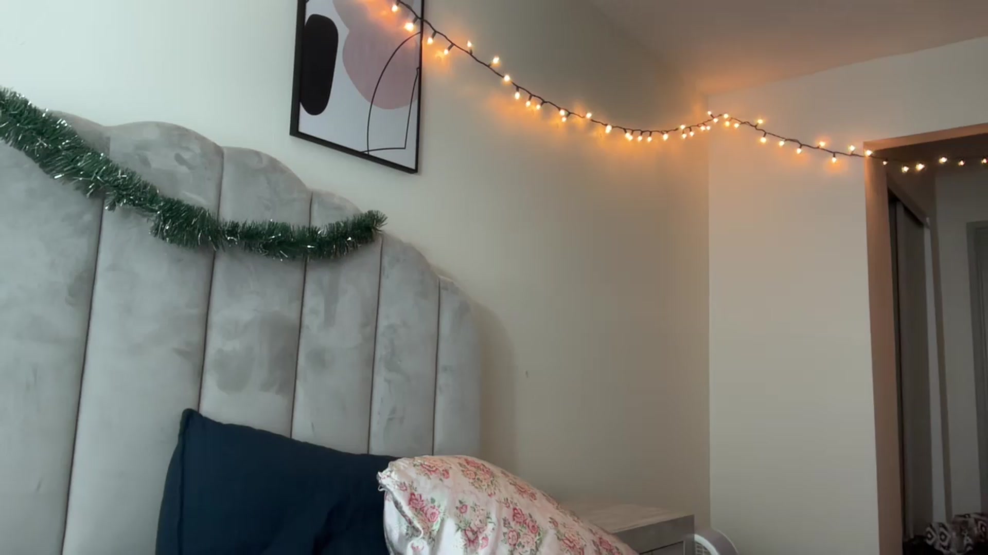 Gallery image thumbnail from annieangel18's myfreecams stream on, 12/03/2025, 20:27 image 8 of 20