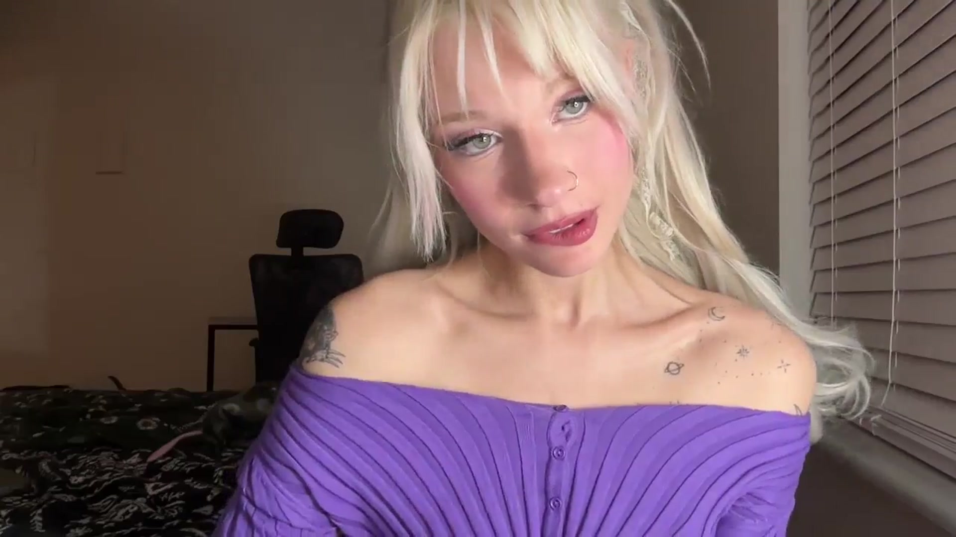 Gallery image thumbnail from annieangel18's myfreecams stream on, 12/18/2025, 02:25 image 19 of 20