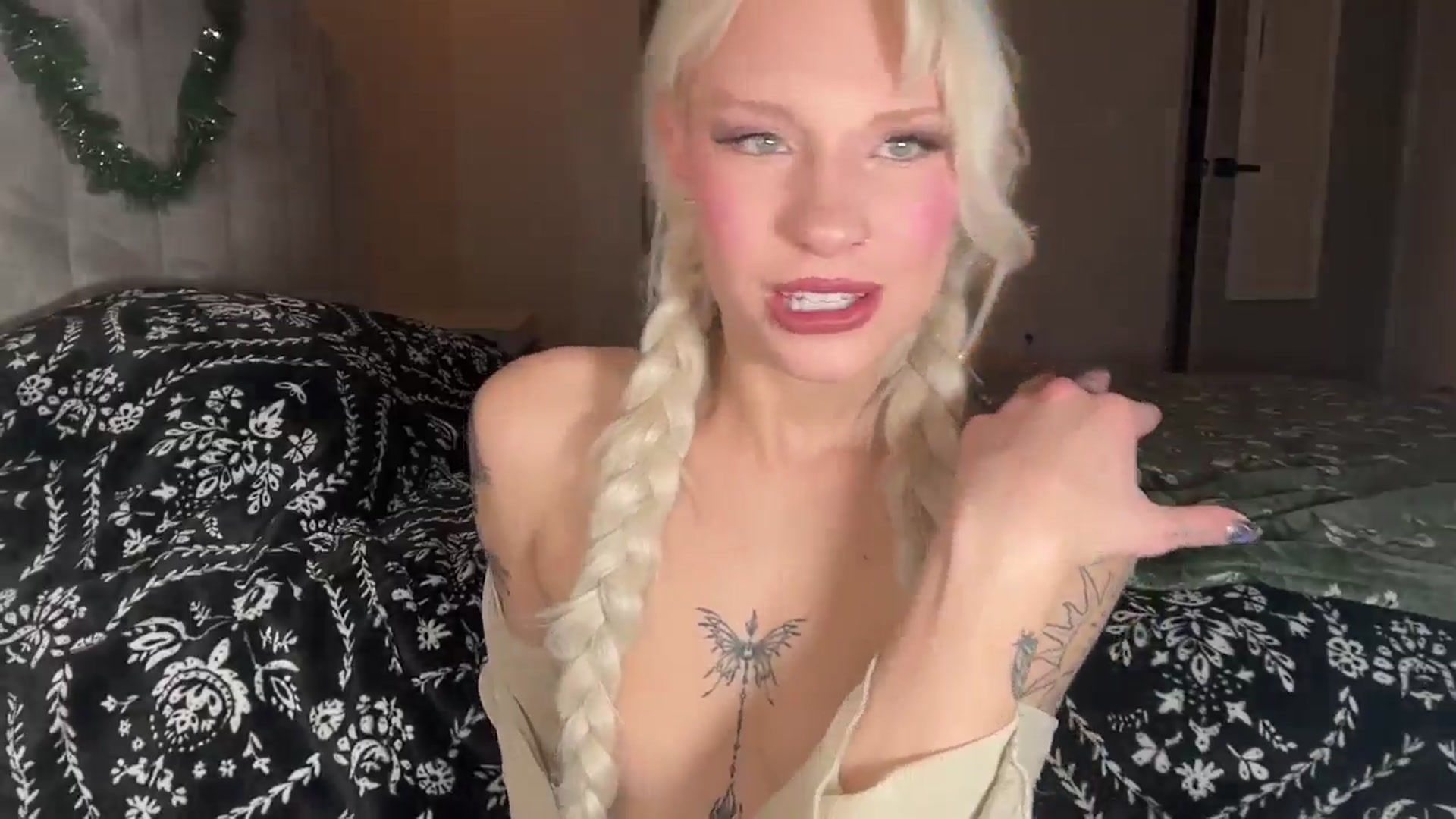 Gallery image thumbnail from annieangel18's myfreecams stream on, 12/18/2025, 23:08 image 19 of 20