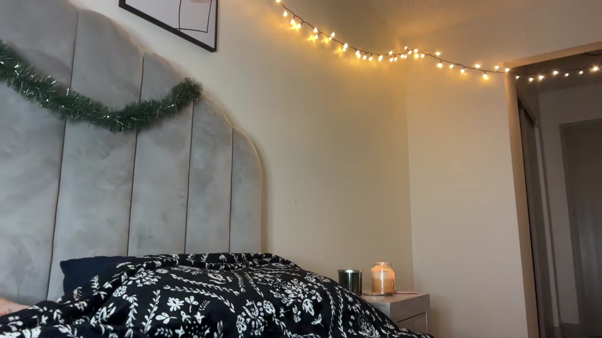 Gallery image thumbnail from annieangel18's myfreecams stream on, 12/24/2025, 09:10 image 16 of 20