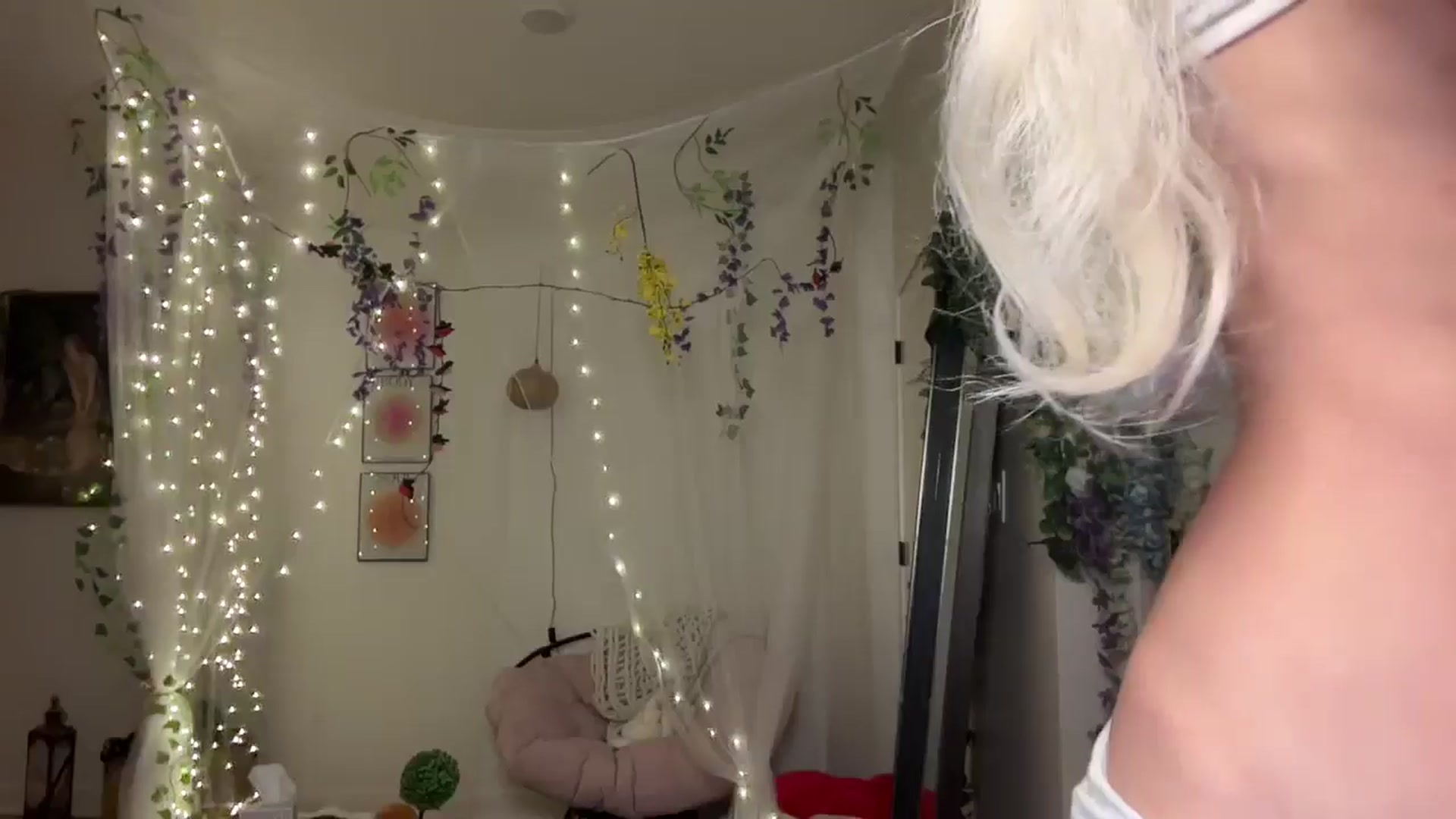 Gallery image thumbnail from annieangel18's myfreecams stream on, 01/20/2026, 09:50 image 9 of 20