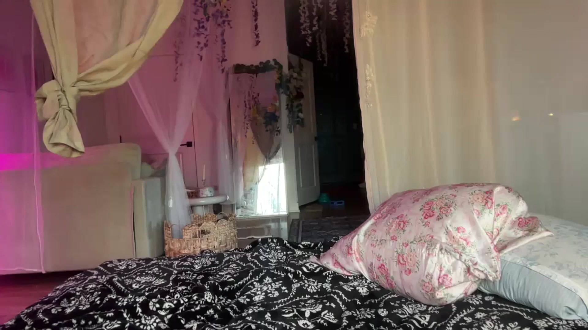 Gallery image thumbnail from annieangel18's myfreecams stream on, 04/15/2026, 01:03 image 12 of 20