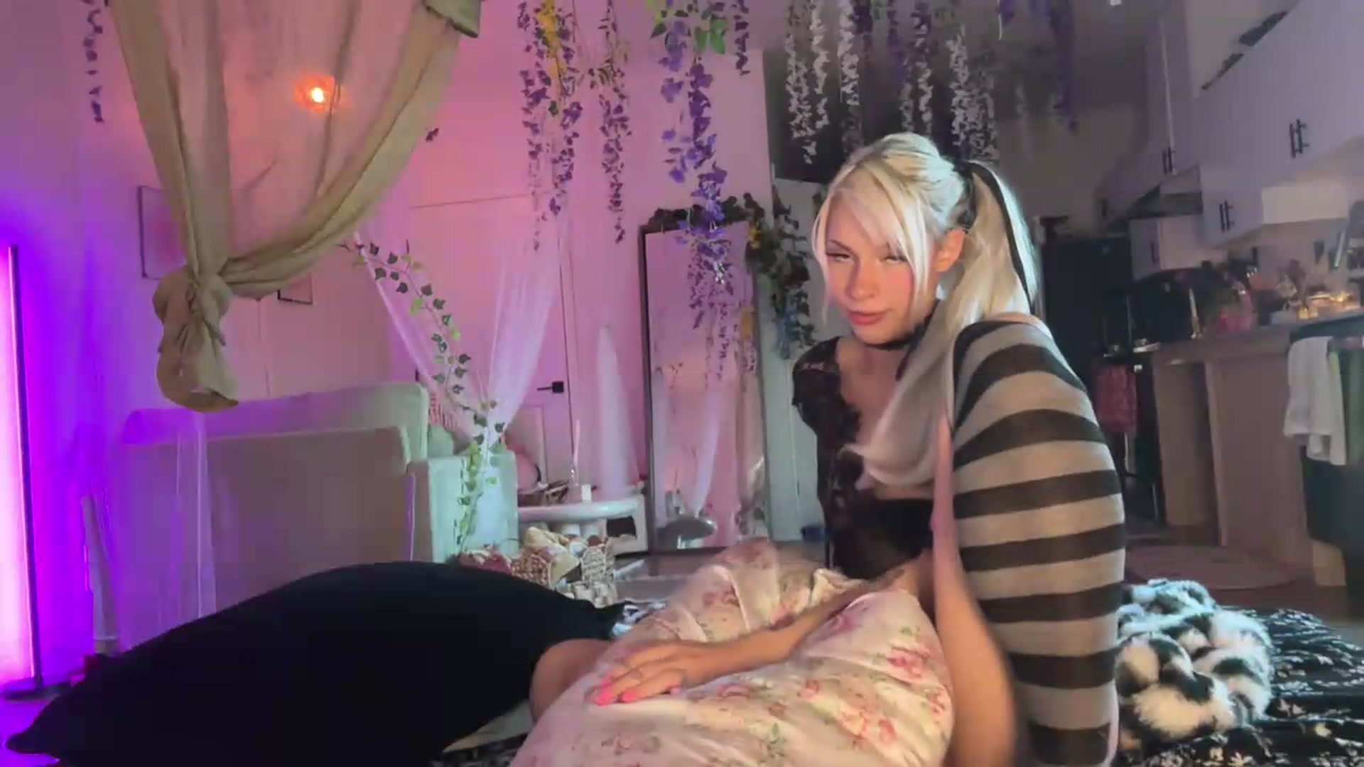 Gallery image thumbnail from annieangel18's myfreecams stream on, 05/12/2026, 24:48 image 12 of 20