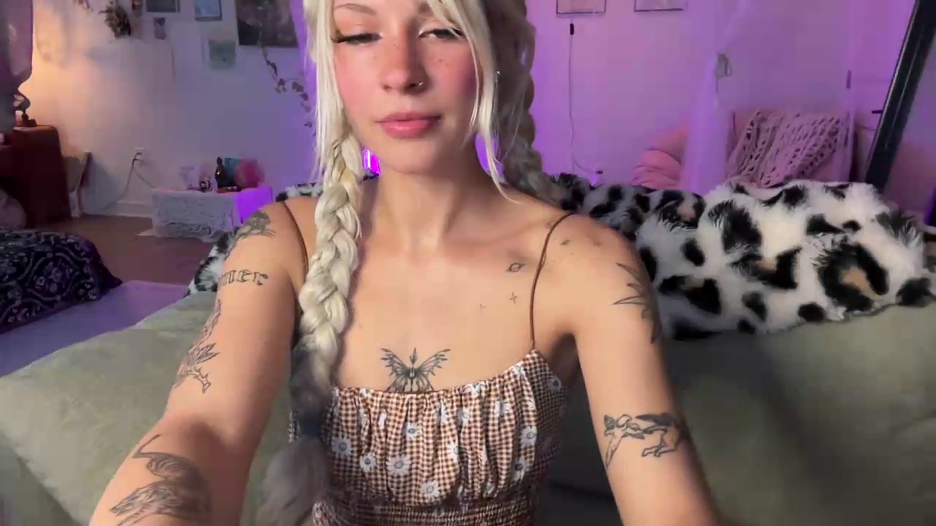 Gallery image thumbnail from annieangel18's myfreecams stream on, 05/21/2026, 18:58 image 2 of 20