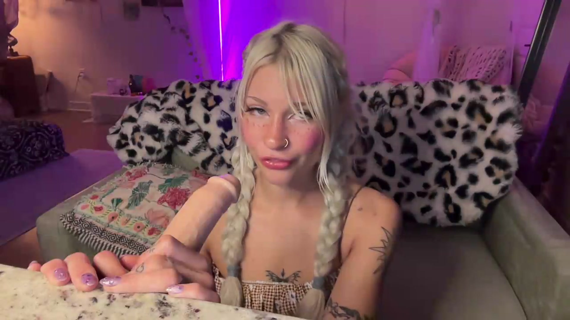 Gallery image thumbnail from annieangel18's myfreecams stream on, 05/22/2026, 02:42 image 18 of 20